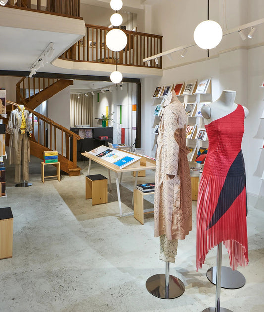 «Geta Brătescu x Albert Kriemler. Eine Kollaboration»