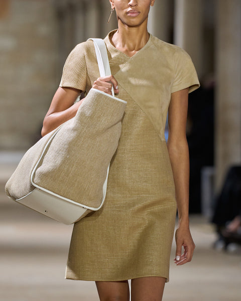 Kleid aus weichem Baumwoll-Raffia und Wildleder