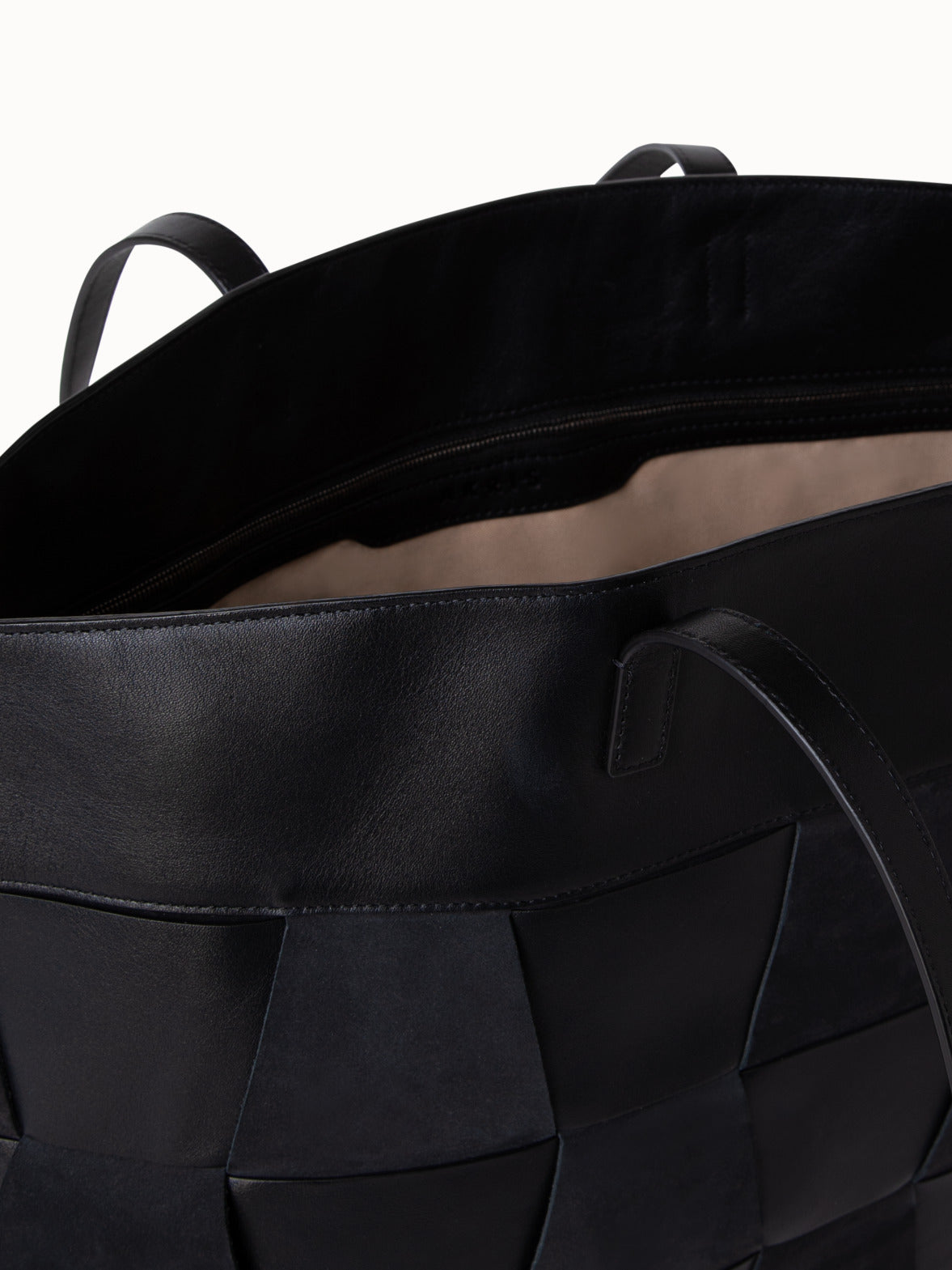 Ai Medium Shoulder Tote