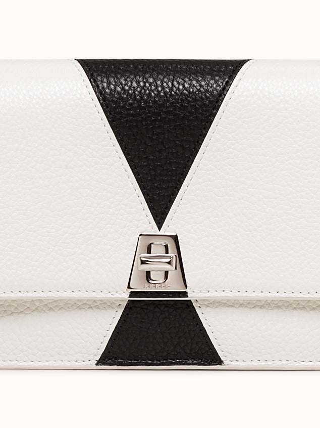 Anouk Envelope in Cervocalf Leather - black - white