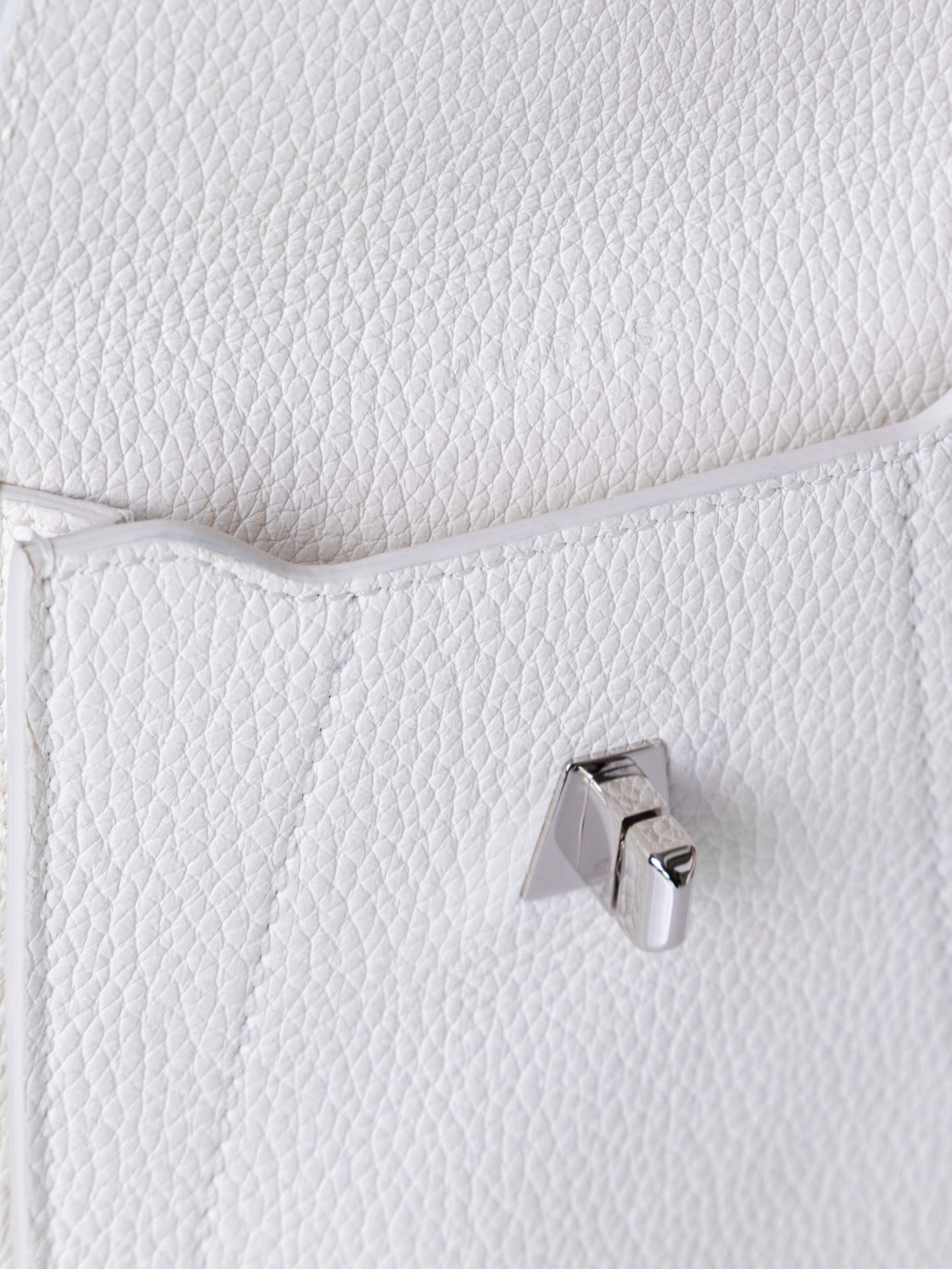 Anouk Phone Pouch in Leather - white
