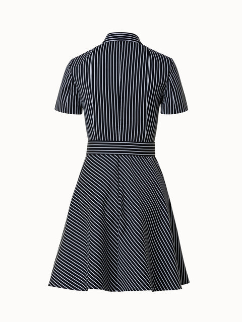 Kleid aus Baumwoll-Stretch-Jacquard mit Nadelstrafen
