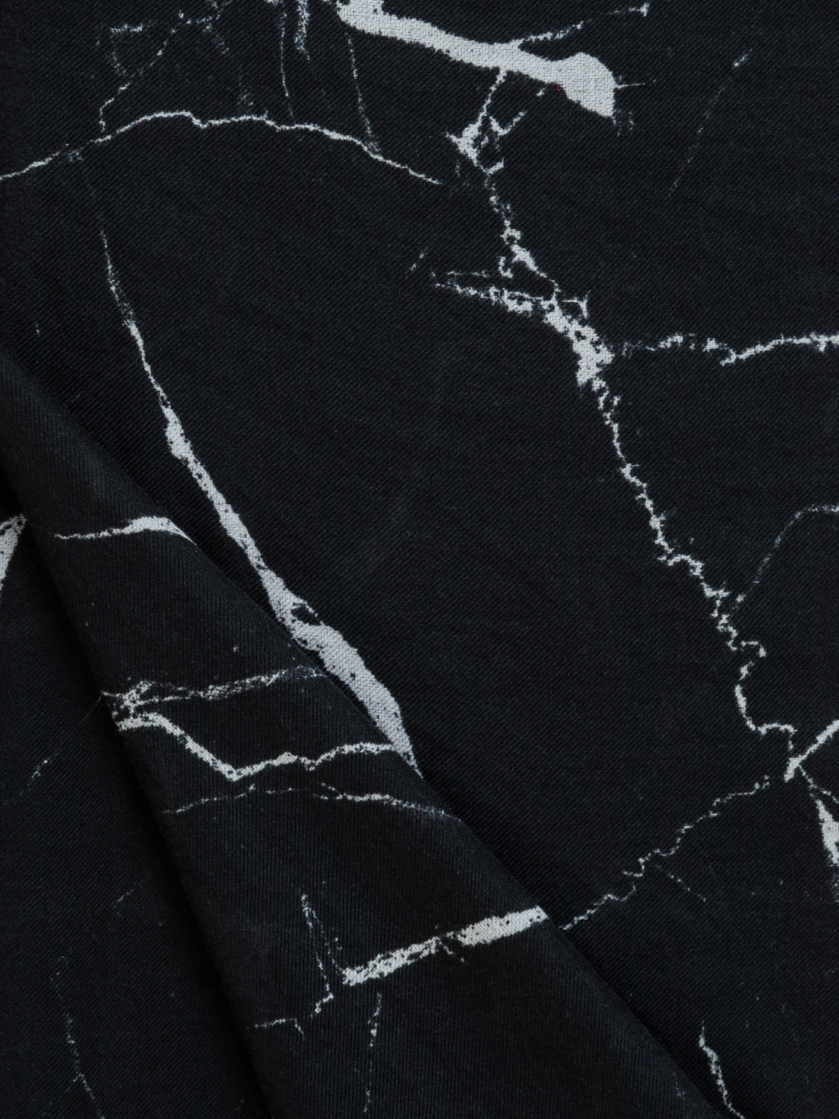 Scarf in Cashmere and Silk with Karma Mable Print - black