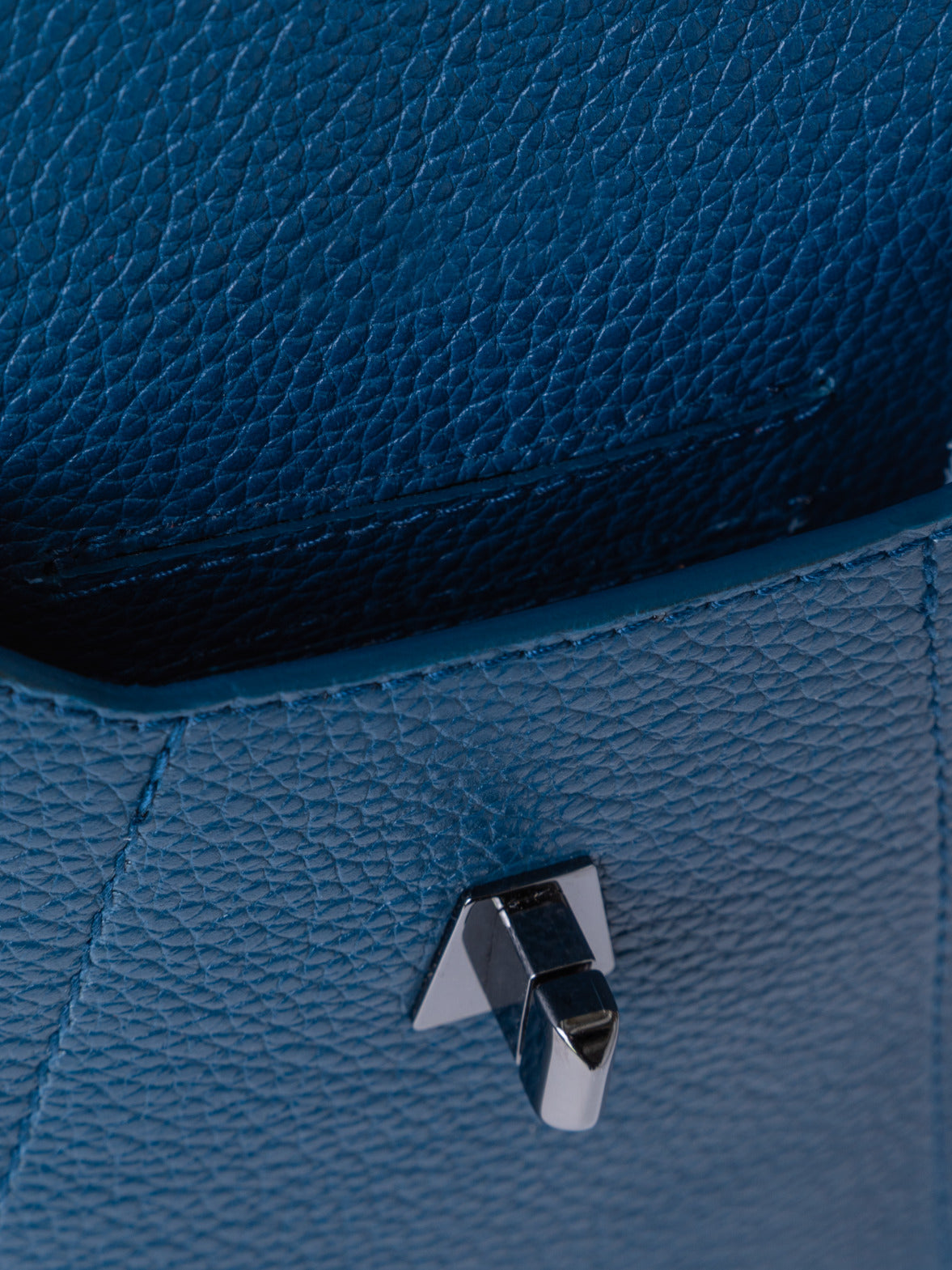 Anouk Phone Pouch in Cervocalf Leather - blue