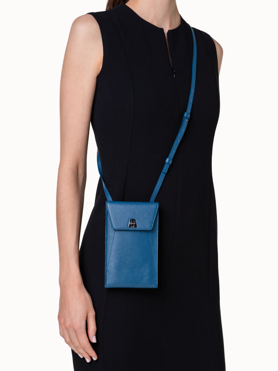 Anouk Phone Pouch in Cervocalf Leather - blue