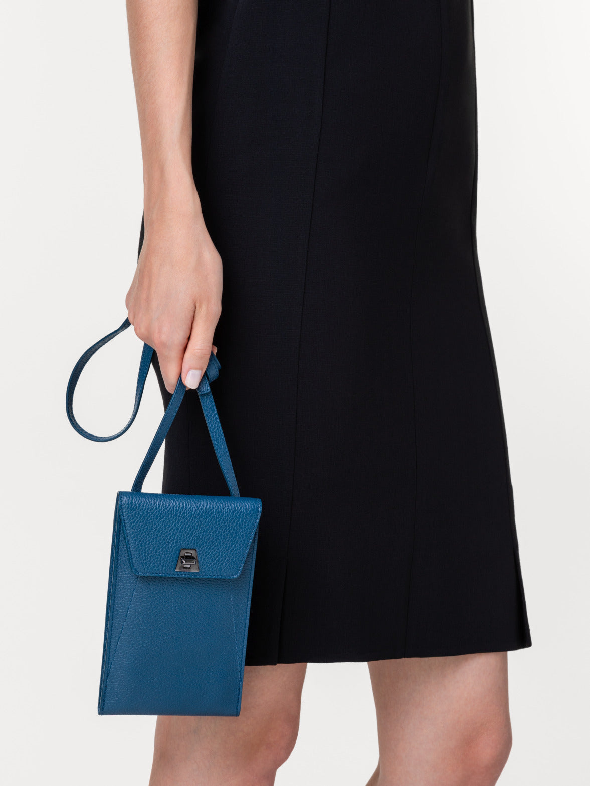 Anouk Phone Pouch in Cervocalf Leather - blue