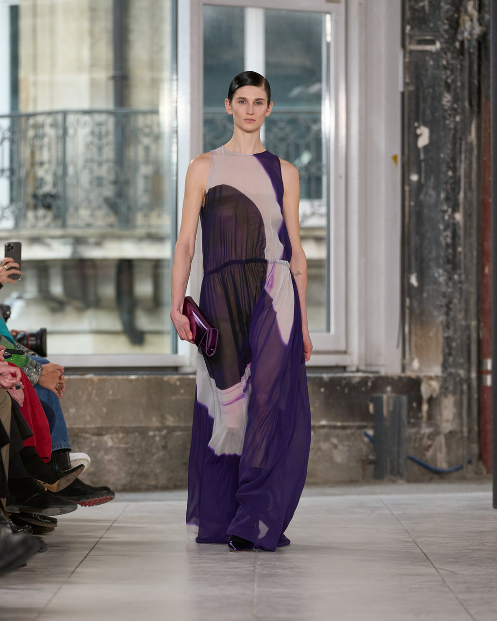 Langes Seidenkleid mit Purple Loop Druck