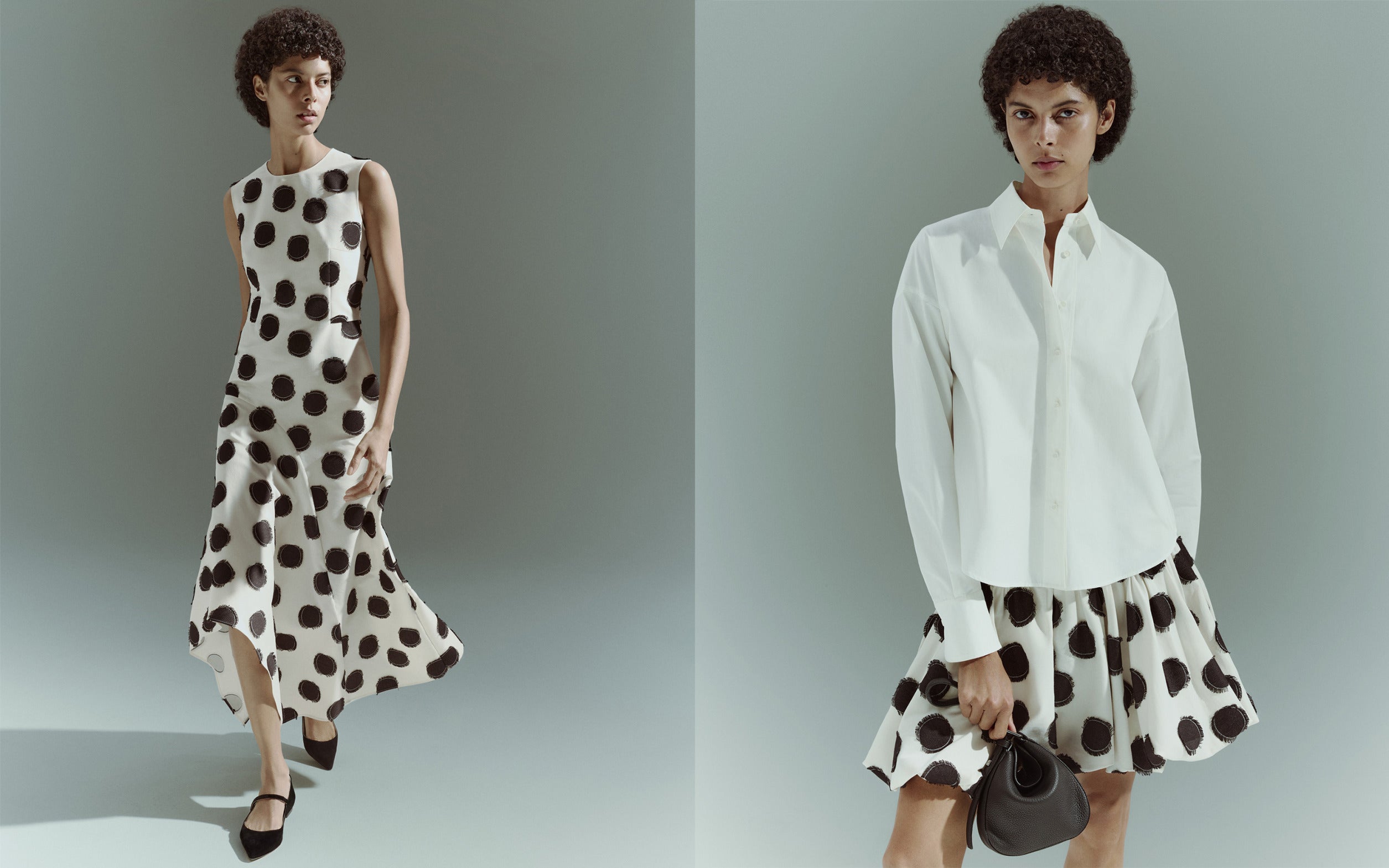 Damenmode aus der Akris punto Pre-Fall 2026 Kollektion.
Ärmelloses weißes Midikleid mit großen schwarzen Punkten.
Präsentiert neben einer klassischen langärmeligen weißen Baumwollbluse.
