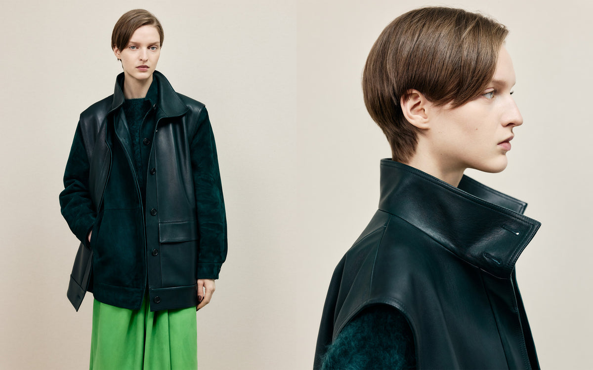Akris Fall 2026 Duo Jacket aus Veloursleder und Nappaleder mit dem charakteristischen Duo Concept, vielschichtiger Textur und räumlicher Tiefe.