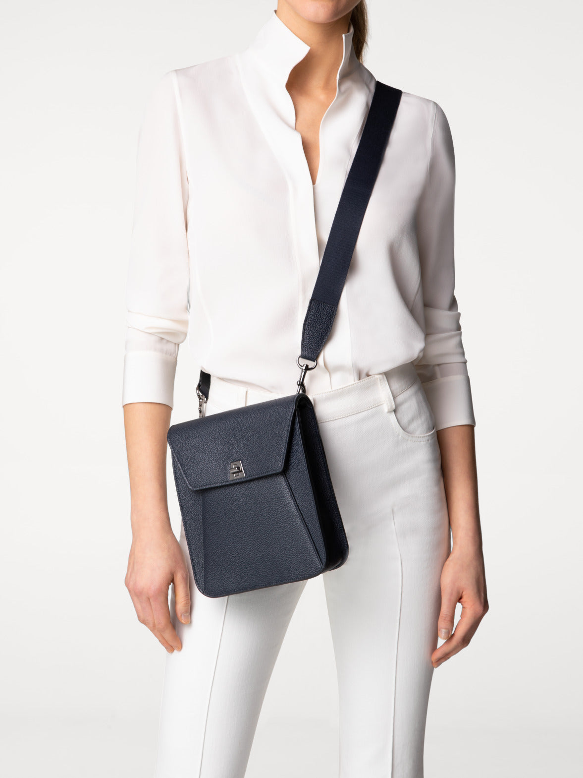 Personalisierbare Little Anouk Messenger aus Kalbsleder