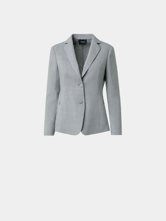 Eleganter, hellgrau melierter Einreiher-Blazer mit klarem, klassischem, massgeschneidertem Design.
Verfügt über präzise steigende Revers, einen eleganten Zwei-Knopf-Verschluss und diskrete Paspeltaschen.
Hergestellt aus einem hochwertigen, strukturierten Stoff, der eine anspruchsvolle Leichtigkeit für professionelle Garderobe bietet.