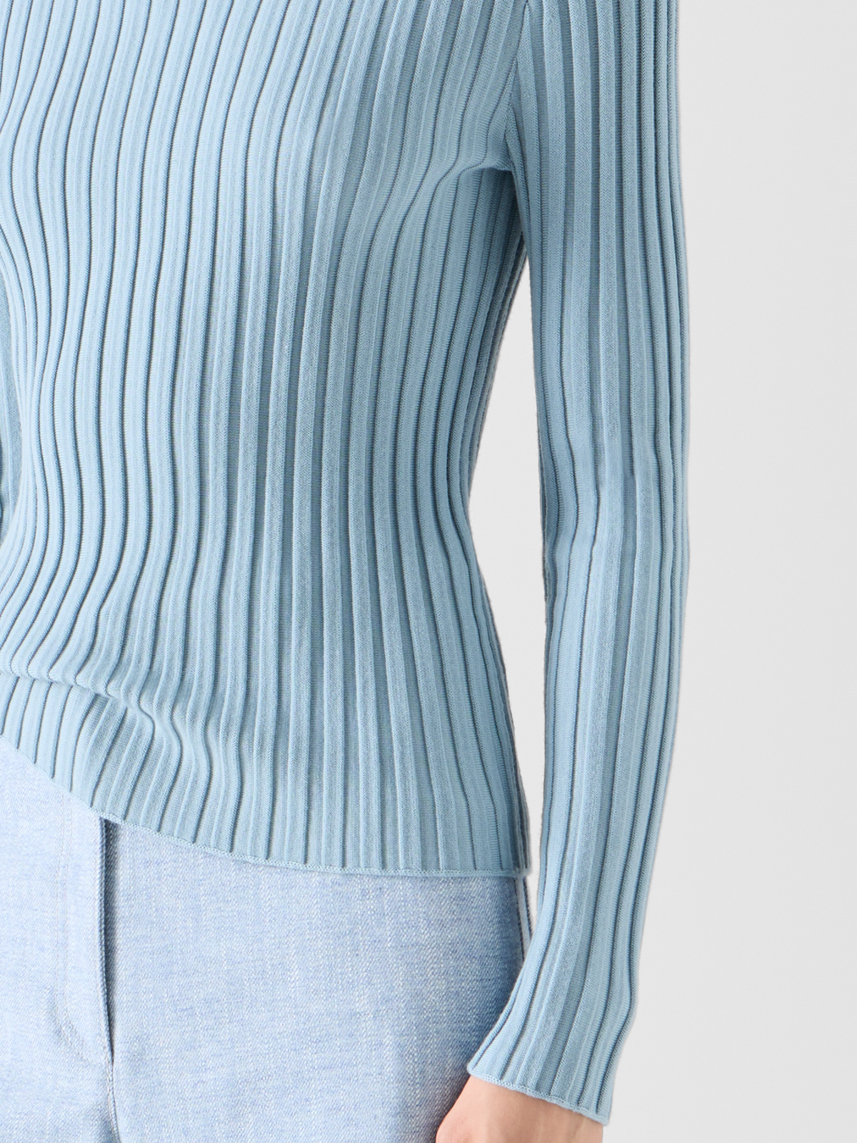 Designer Taillierter Rollkragen aus Merino-Rippstrick - Blau 