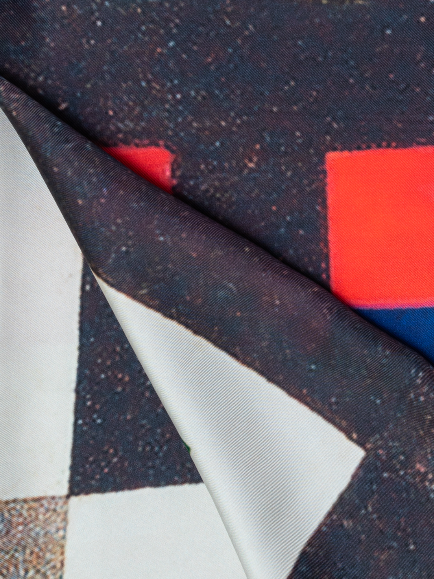 Designer Schal aus Seide mit Colorama Druck - Bunt