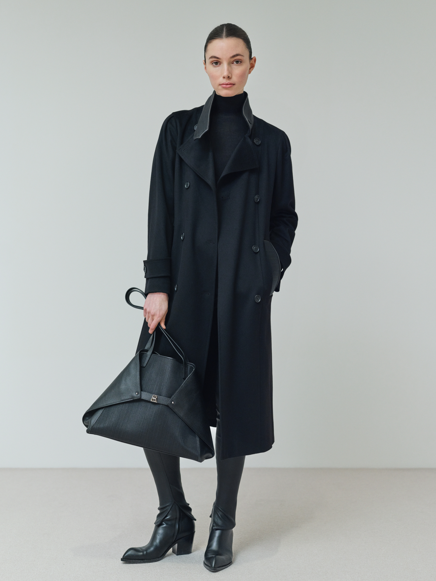 Designer Ai Medium Shoulder Tote - Schwarz 