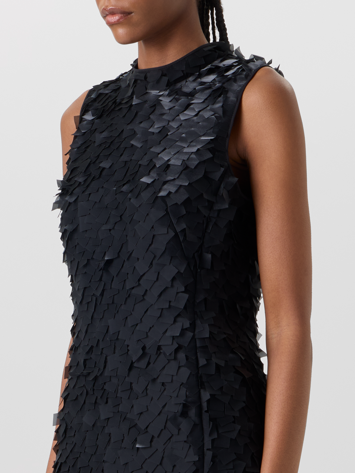 Designer Ärmelloses Etuikleid in Layered Organza Tiles - Schwarz 
