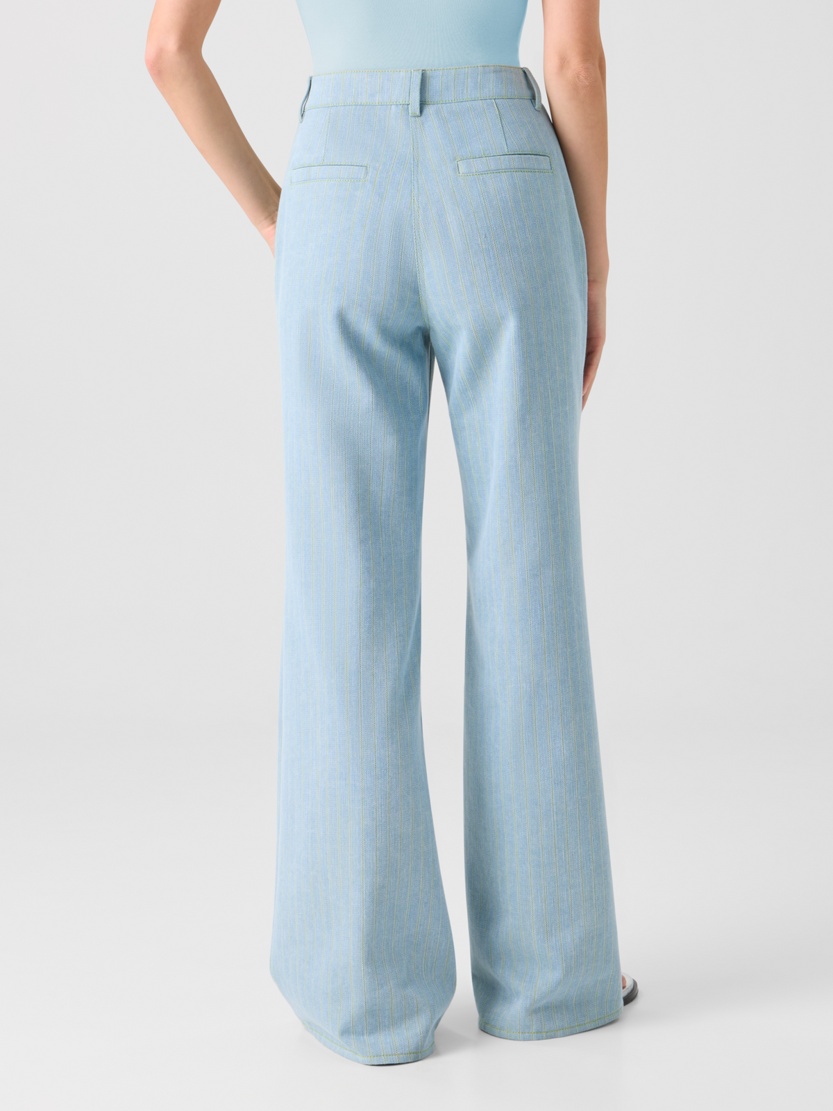 Designer Celia Bootcut-Denim-Hose mit Nadelstreifen - Blau #editorial