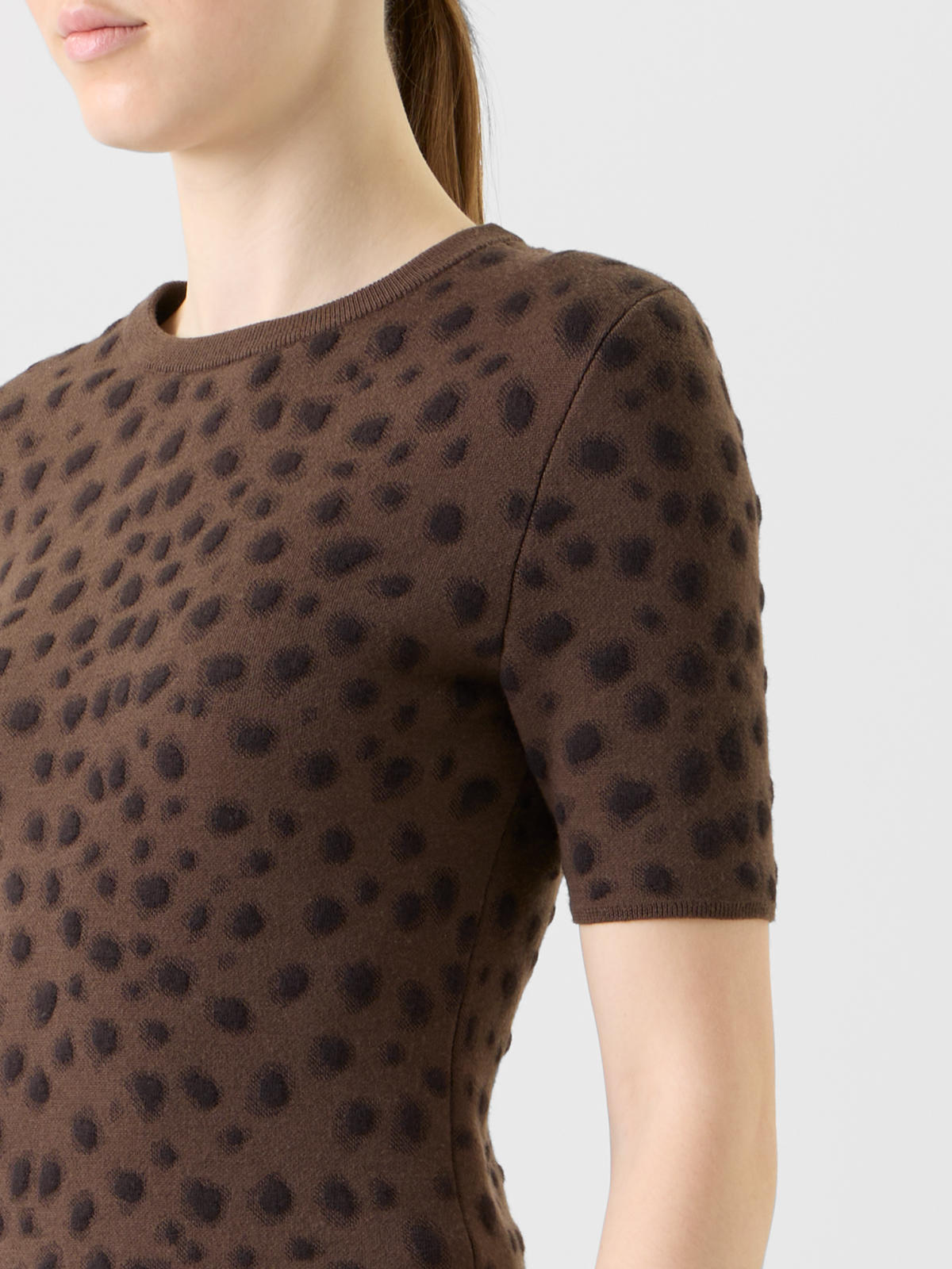 Designer Tailliertes Wolle Stricktop im Leopard Jacquard - Braun #editorial