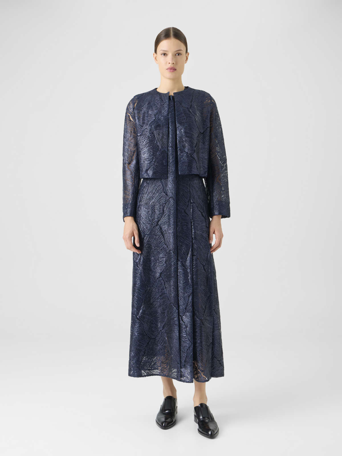 Designer Kurze Jacke aus lackierter Merresfächer-Spitze - Dunkelblau #editorial