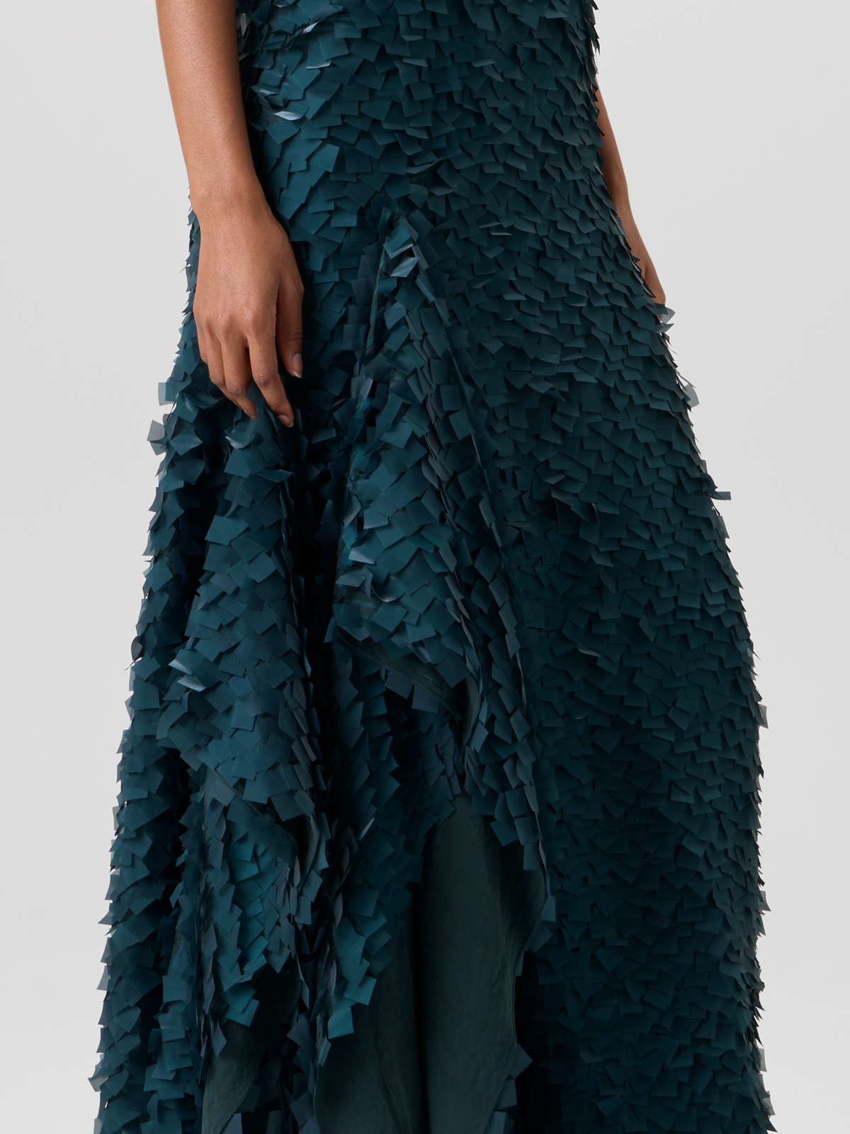 Designer Asymmetrische Robe in Layered Organza Tiles - Grün 