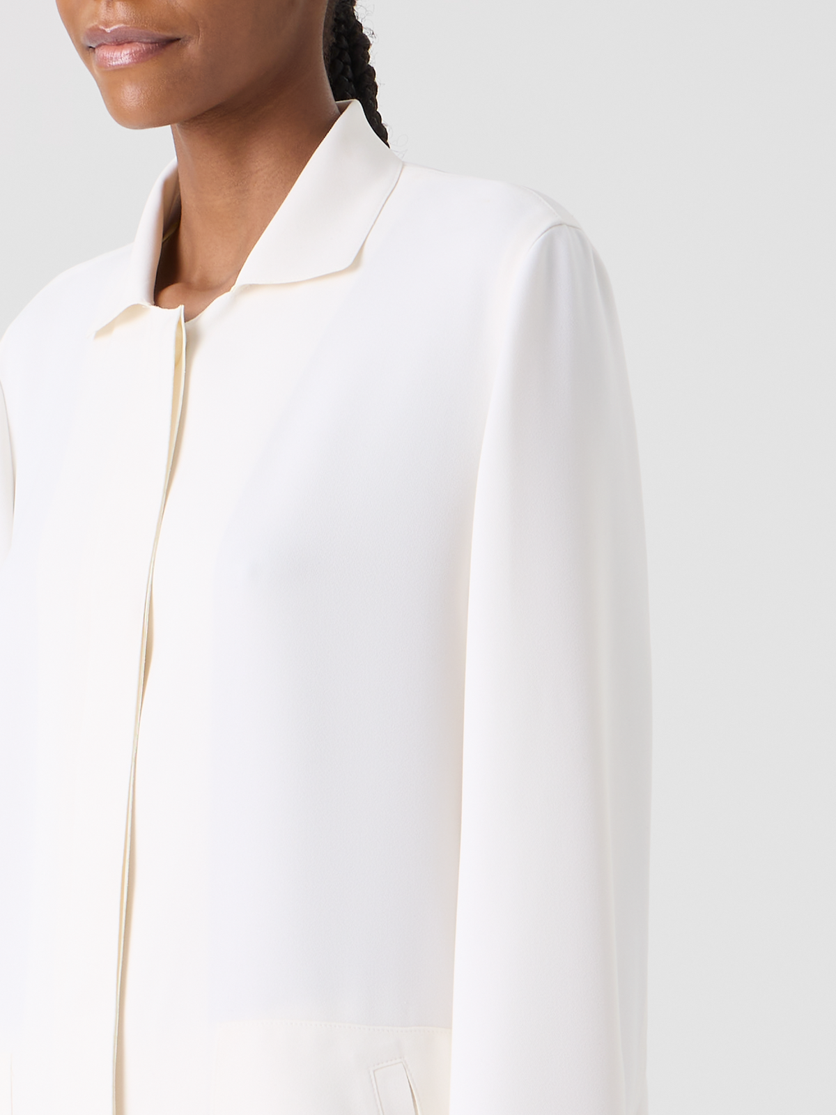 Designer Harp lange Jacke aus Techno-Crêpe mit aufgesetzter Tasche - Ecru #editorial