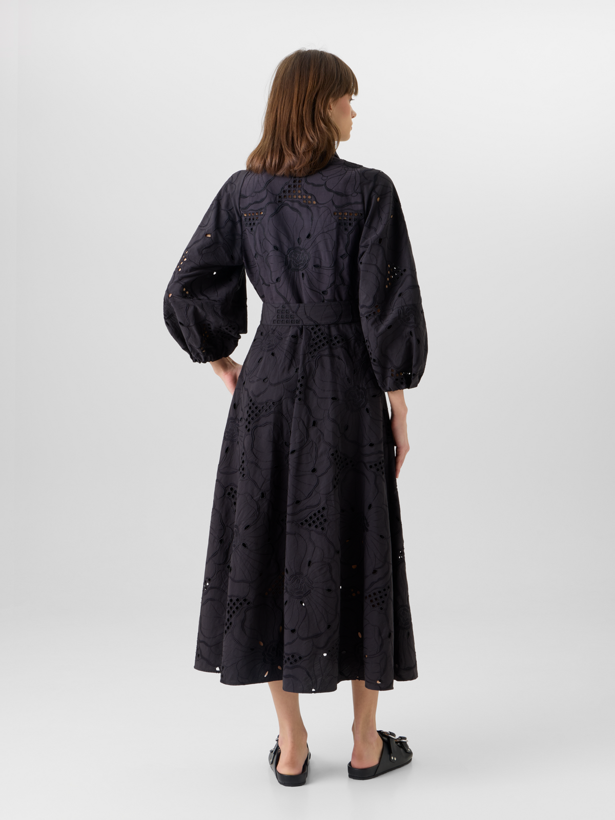 Designer Midikleid mit Blumen-Lochstickerei - Schwarz #editorial