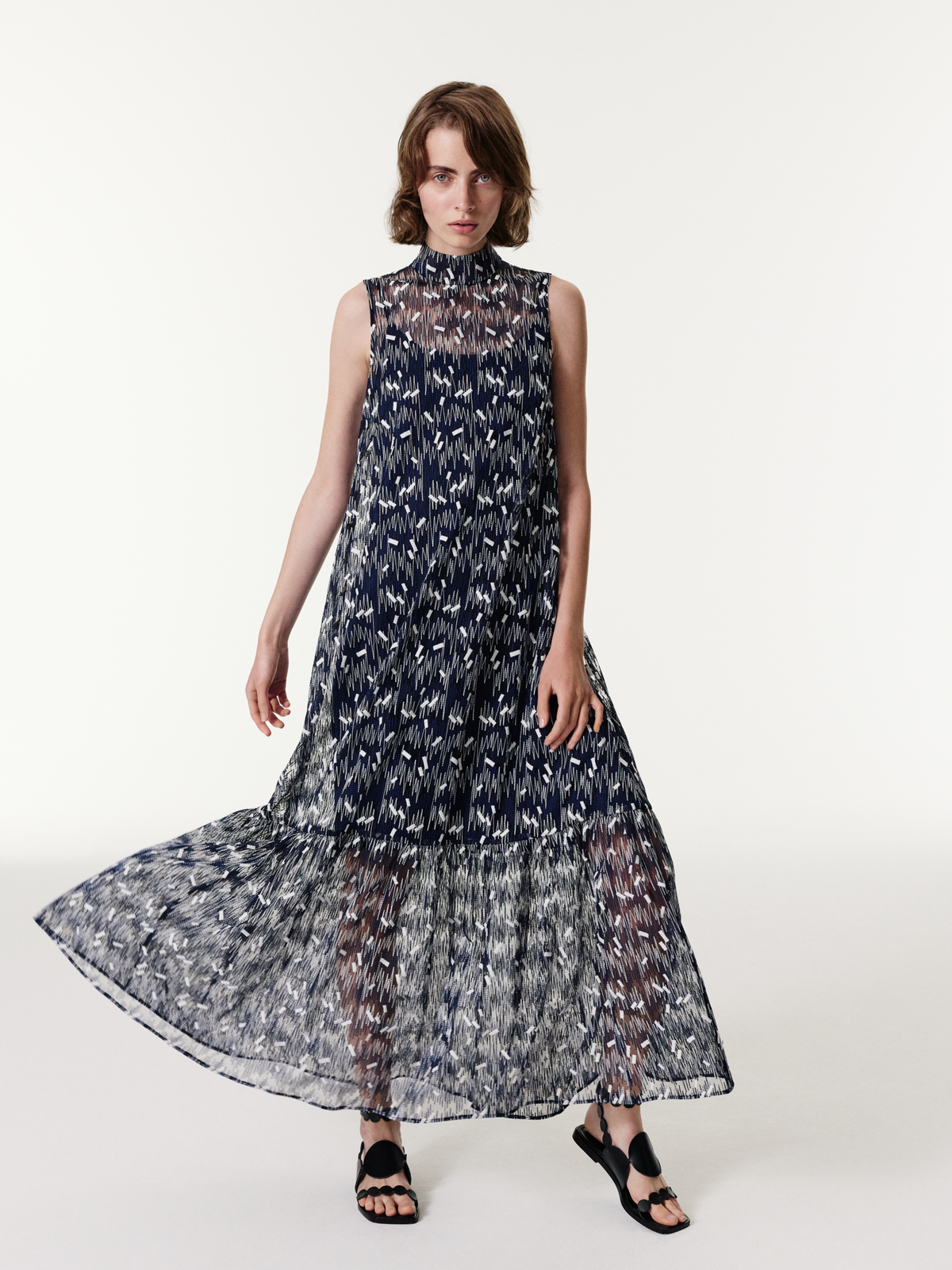 Designer Midikleid in A-Linie mit Scribble-Dot-Stickerei - Blau #editorial