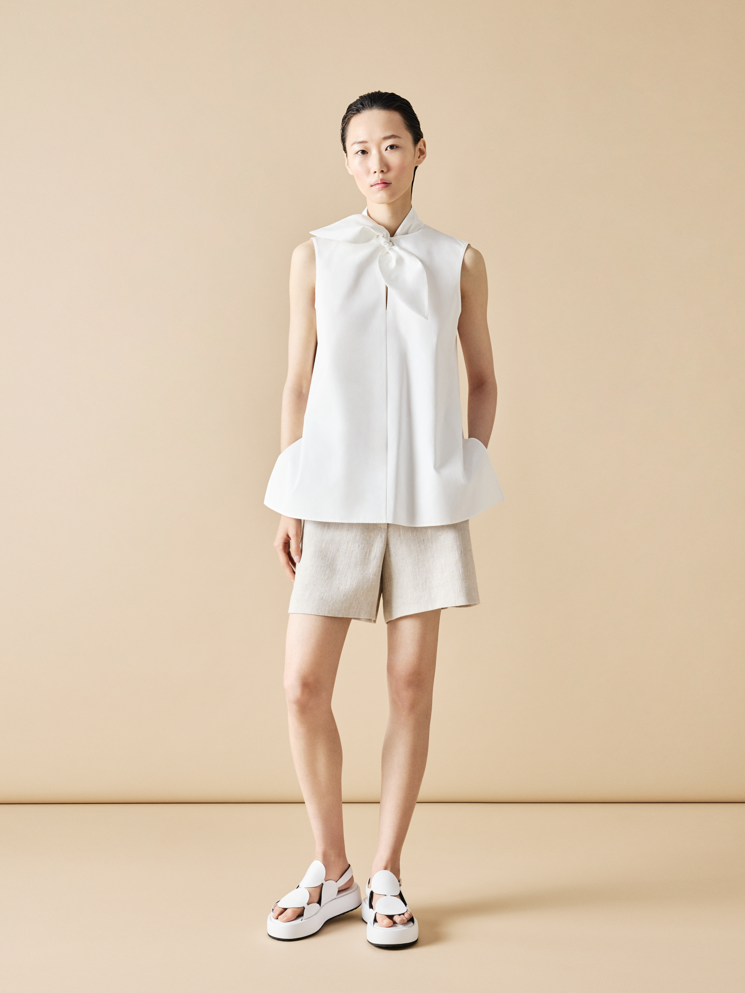 Designer Ärmellose Baumwoll-Bluse mit Krawattenknoten - Ecru - Weiss 