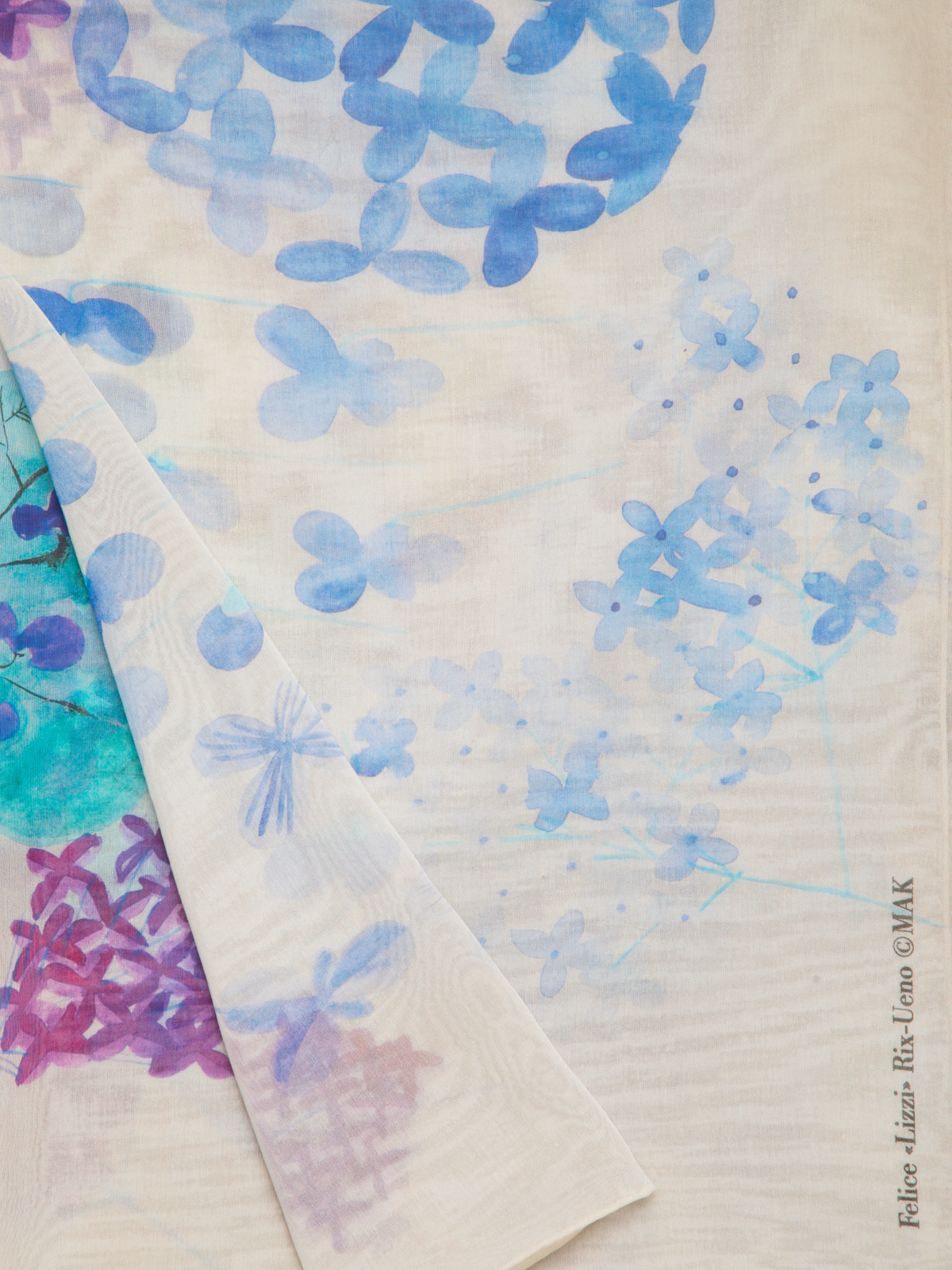 Designer Baumwoll-Seiden-Schal mit Denim Blossom Druck - Blau - Bunt - Rosa