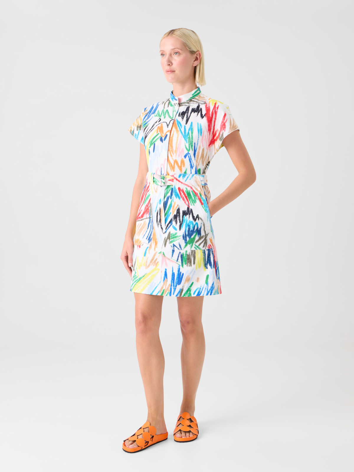 Designer Mini-Denimkleid mit Gürtel und Scribble-Druck - Bunt - Ecru