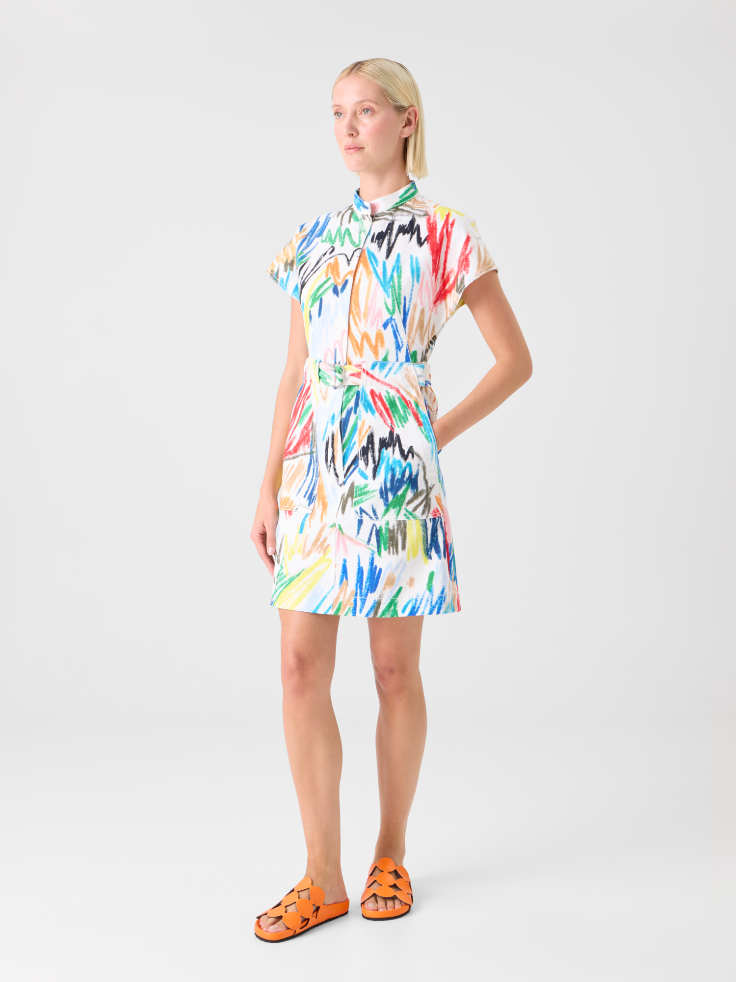 Designer Mini-Denimkleid mit Gürtel und Scribble-Druck - Bunt - Ecru