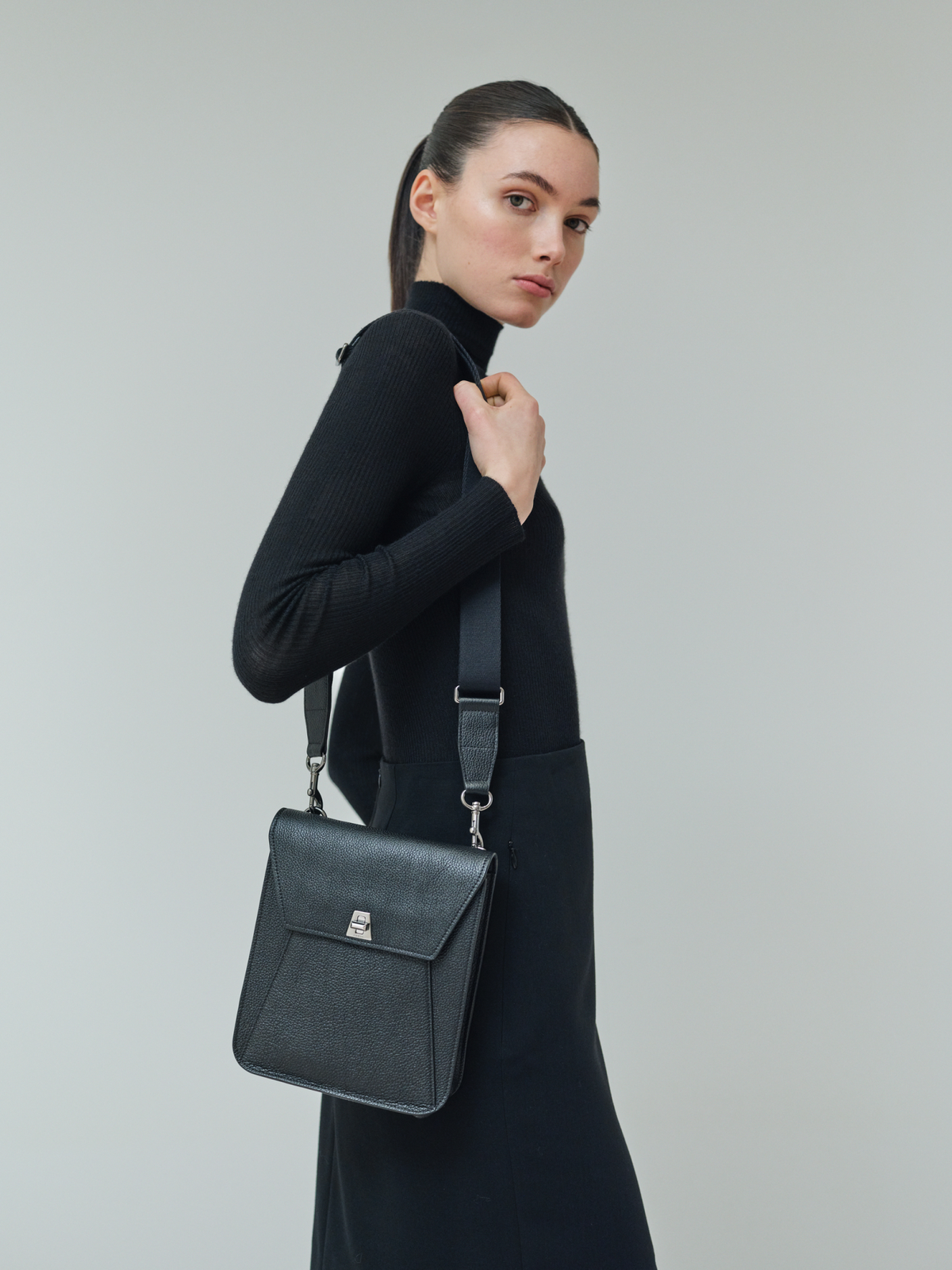 Designer Anouk Little Messenger Bag - Schwarz #editorial