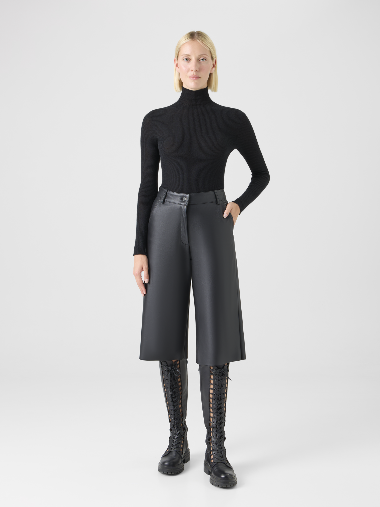 Designer WBermudashorts mit weitem Bein aus Nappalederide Leg Bermuda in Leather - Schwarz 