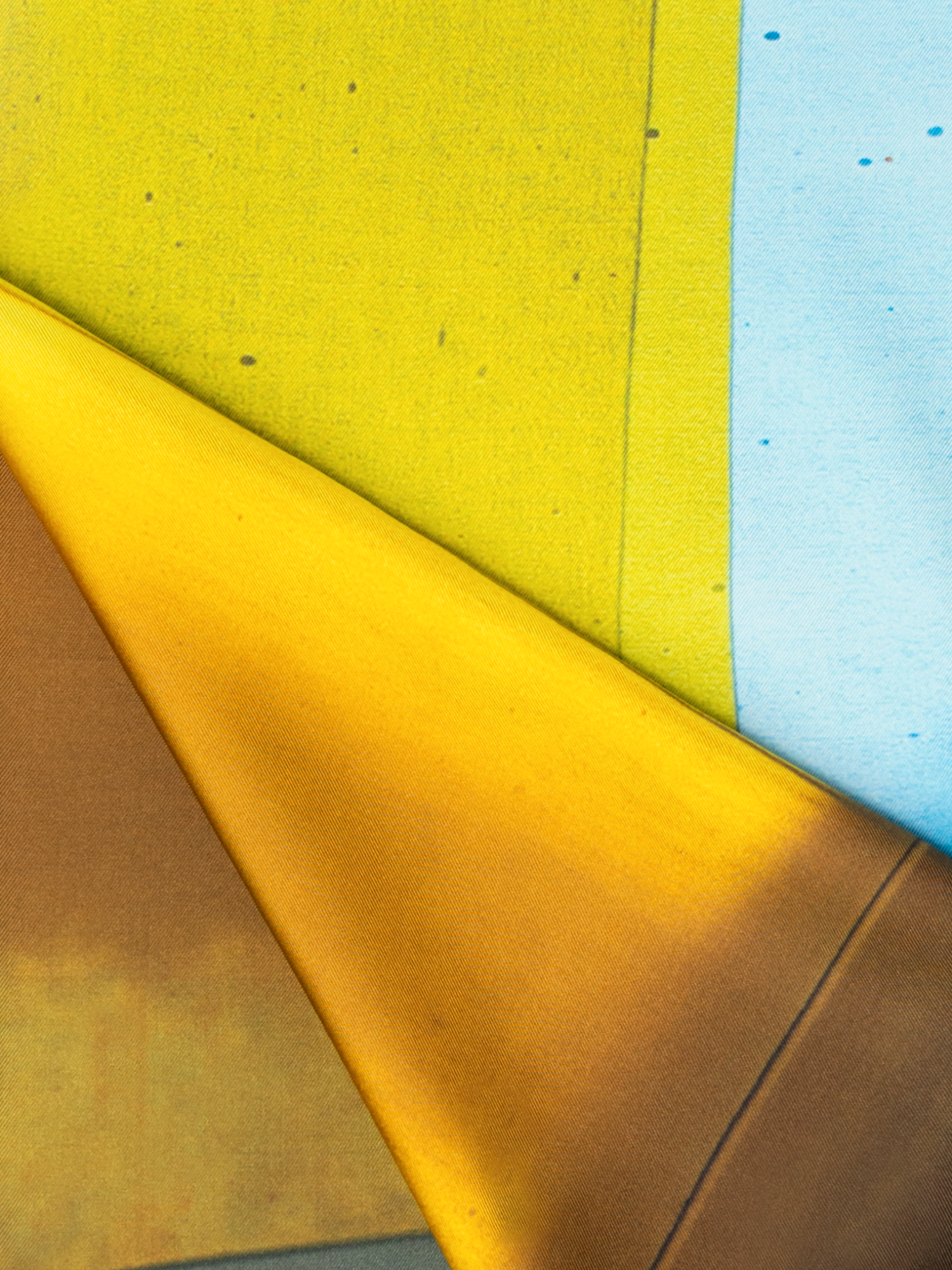 Designer Schal aus Seide mit Mimosa Liquid Light Druck - Bunt