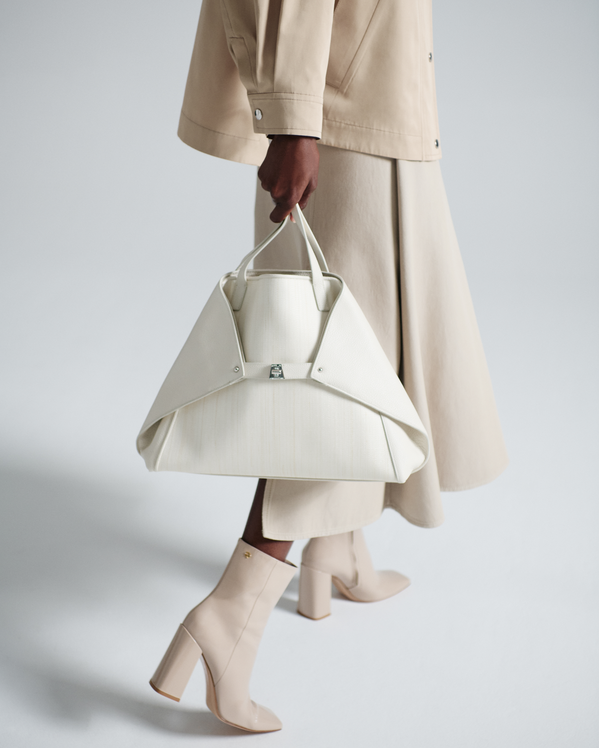 Designer Ai Medium Shoulder Tote - Ecru - Weiss #editorial