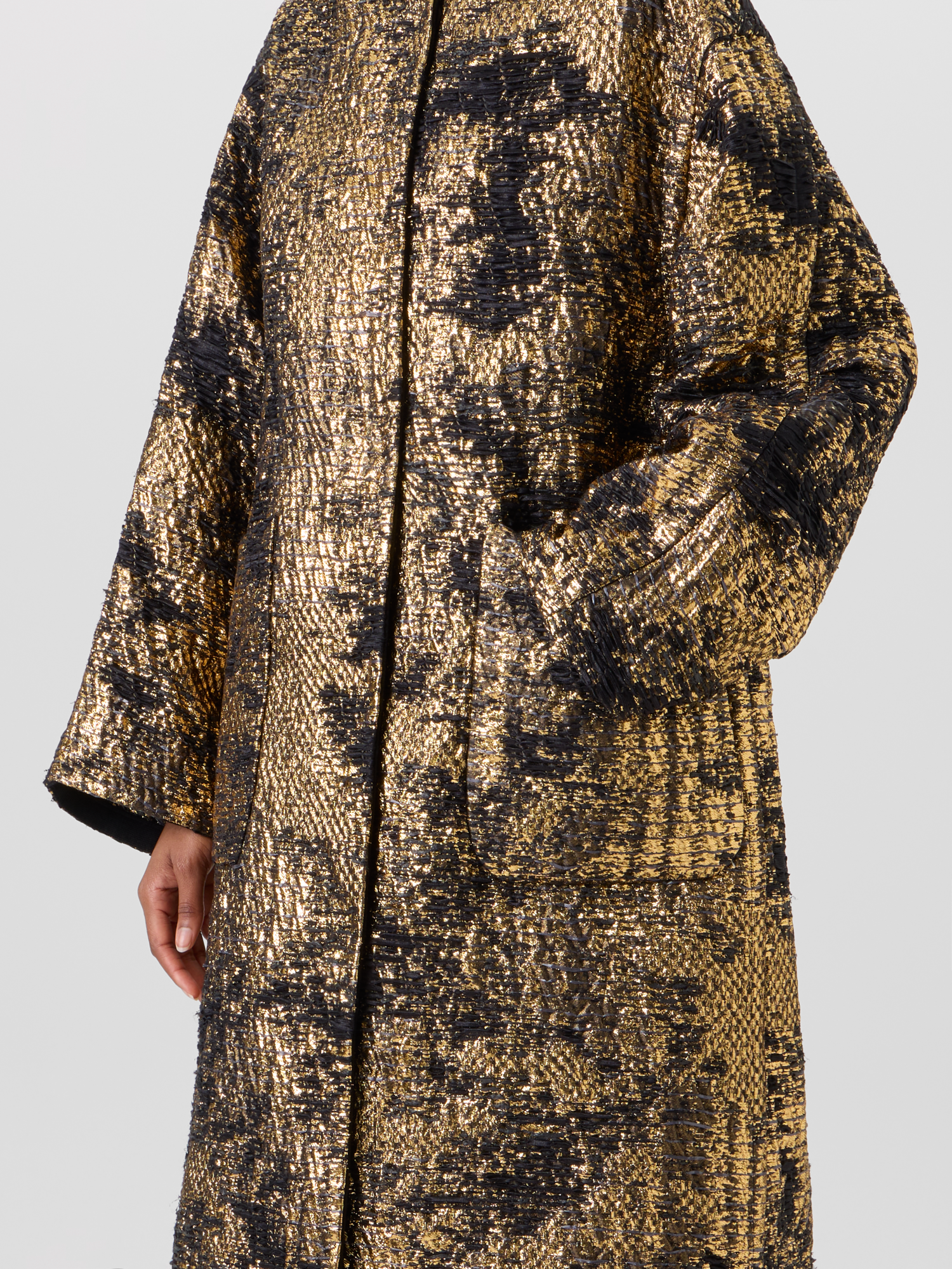 Designer Oversize-Mantel in Fragmented Jacquard - Schwarz - Bunt - Gold 