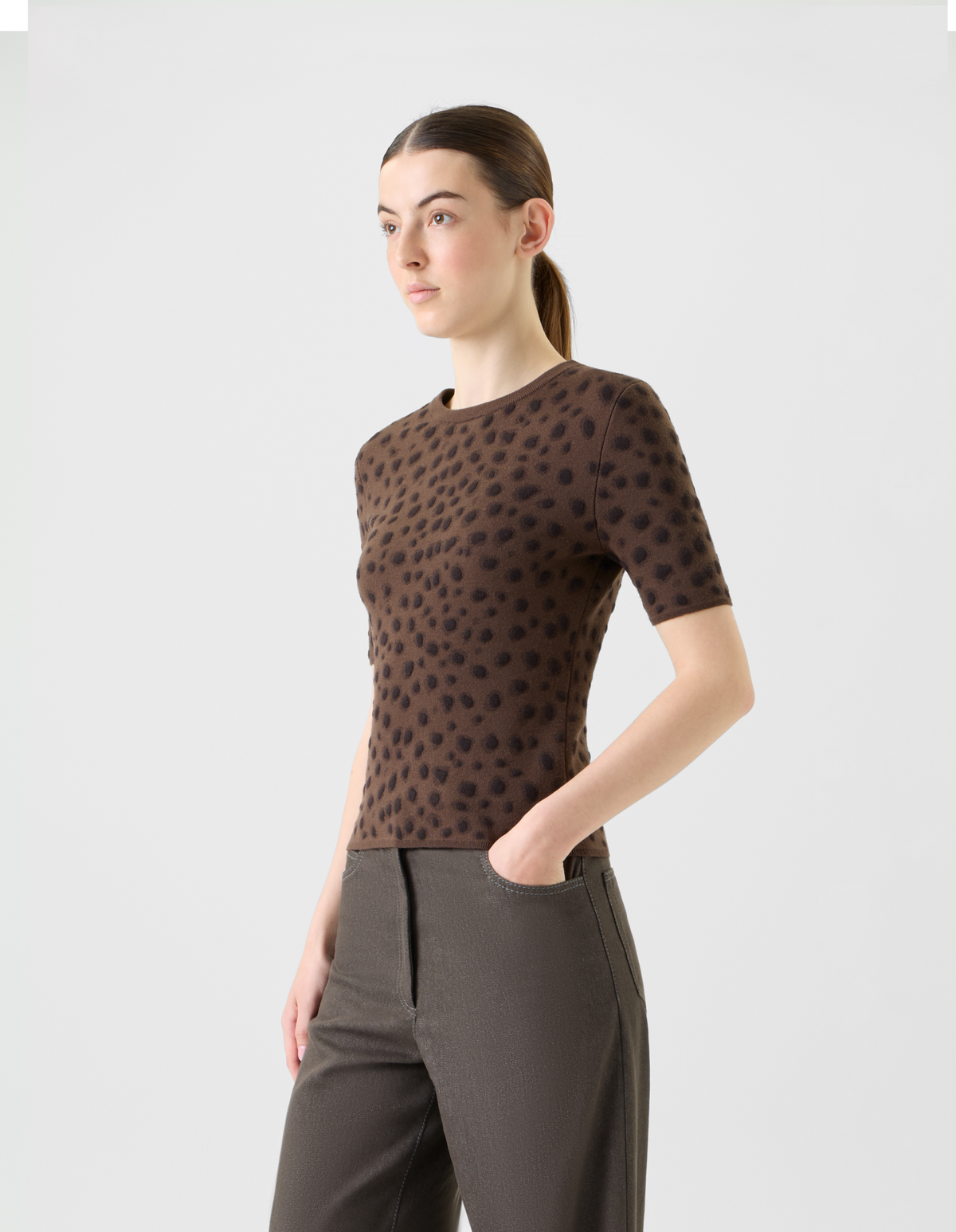 Designer Tailliertes Wolle Stricktop im Leopard Jacquard - Braun #editorial
