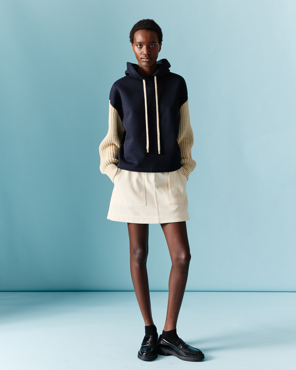 Designer Jersey-Hoodie mit Strickärmeln - Dunkelblau - Blau - Bunt - Beige #editorial