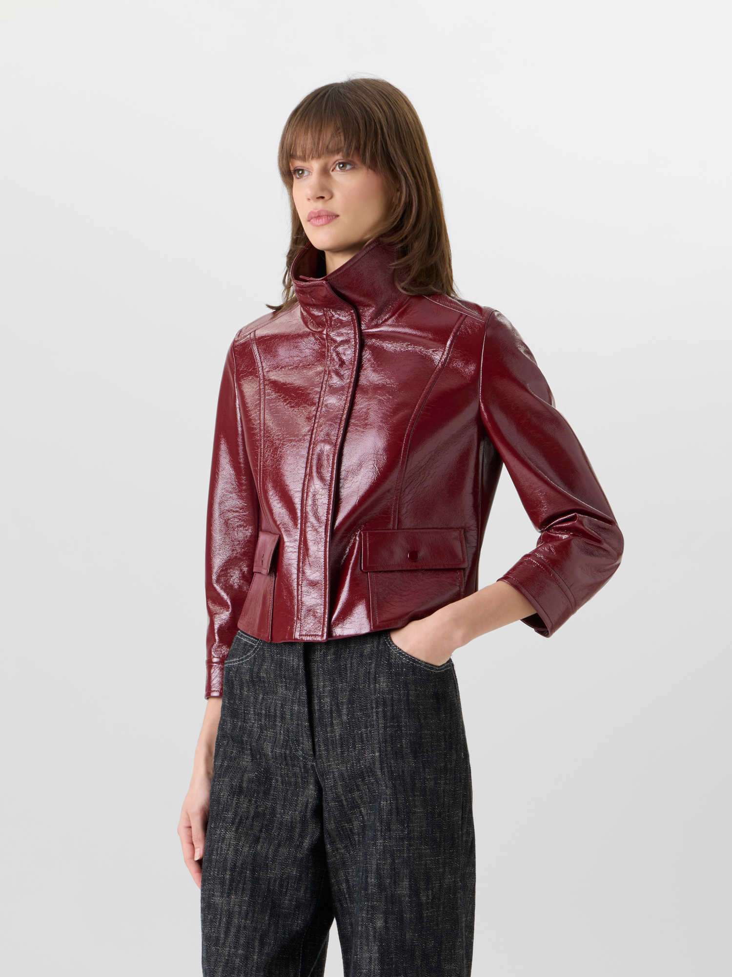 Designer Langärmelige Kurzjacke aus glänzendem Crinkle-Kunstleder - Rot 