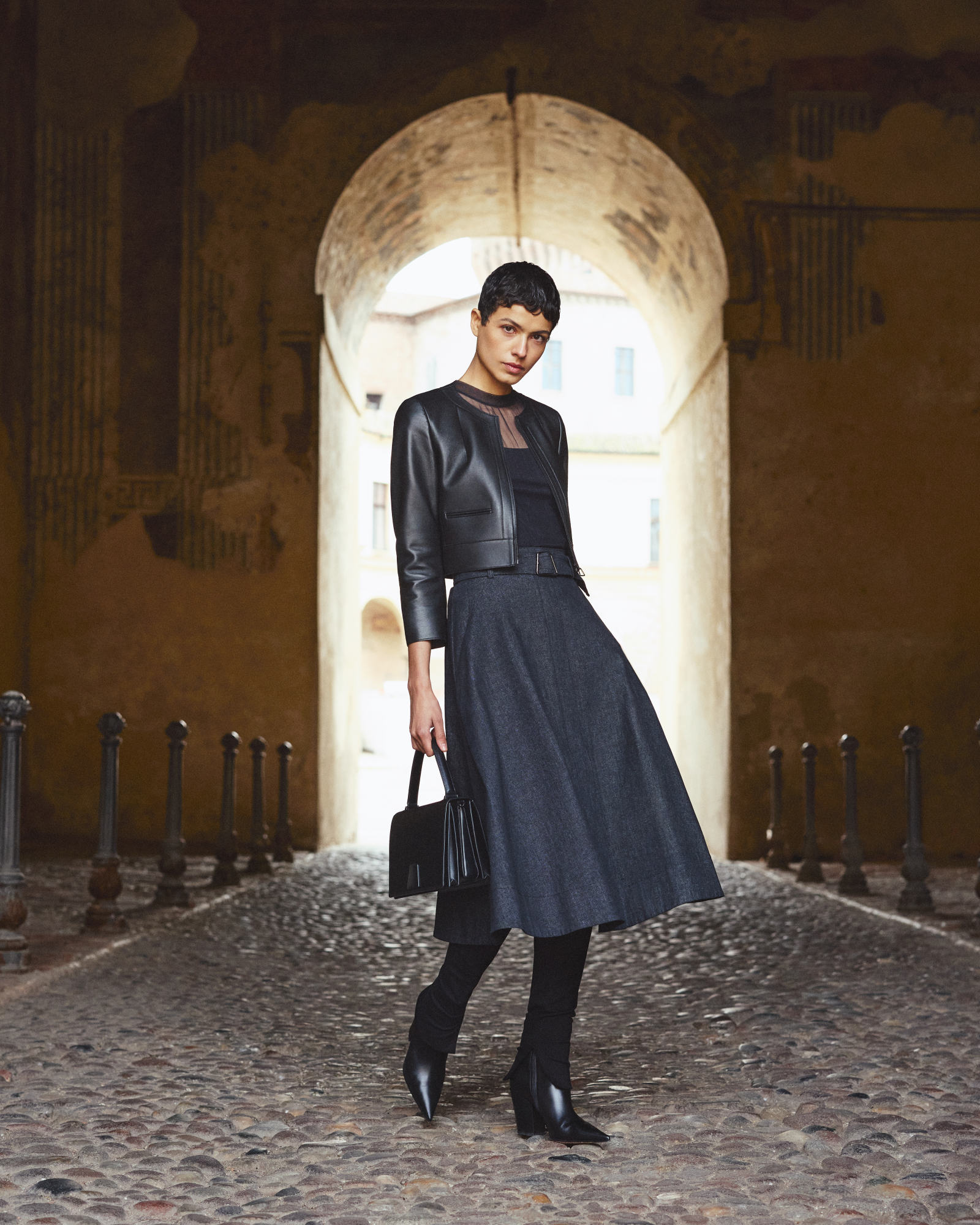 Designer Flared Midirock in A-Linie aus Baumwoll-Denim - Schwarz