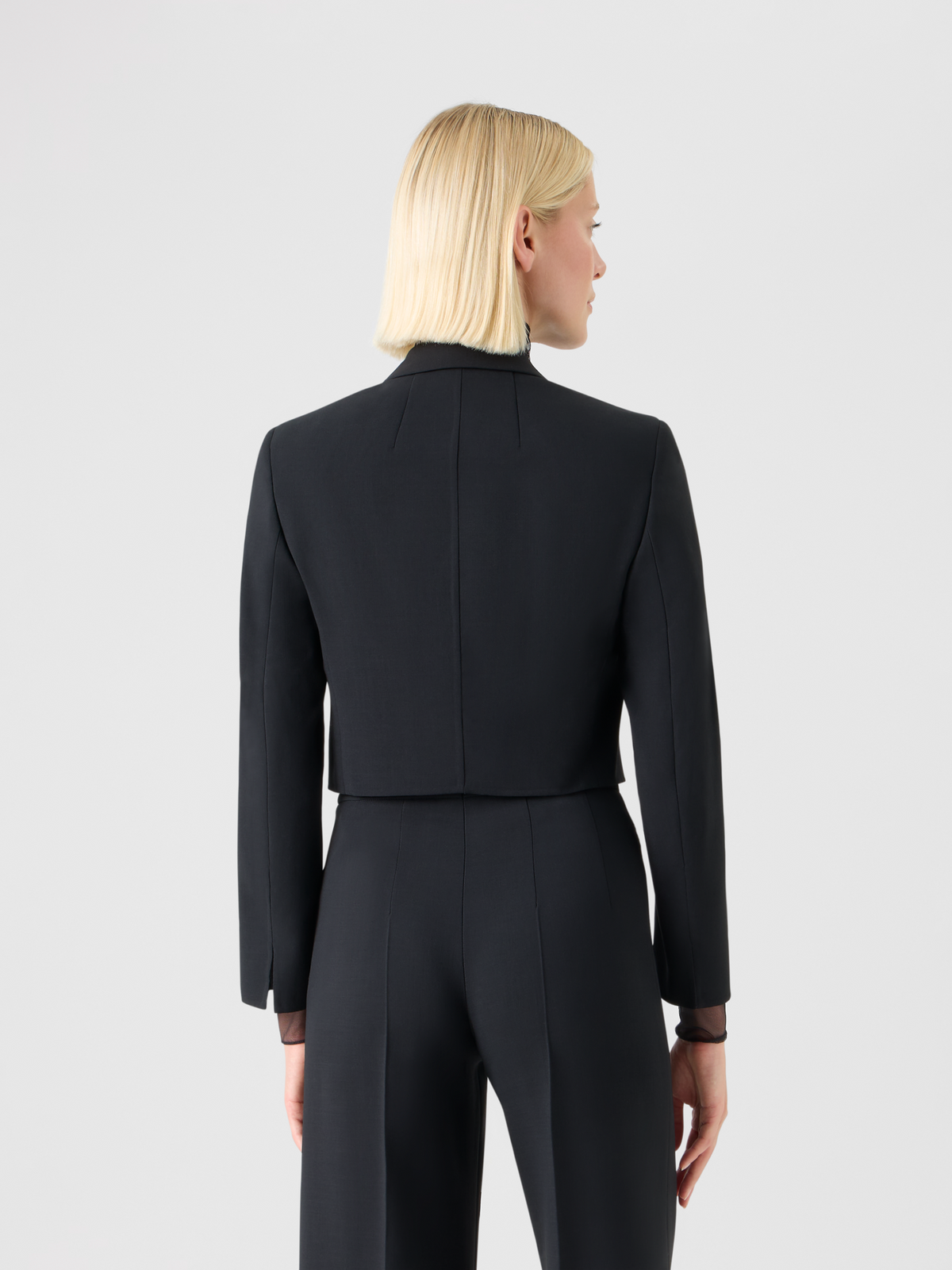 Designer Kurz geschnittene Doubleface-Jacke aus Wolle mit Revers aus Satin - Schwarz #editorial