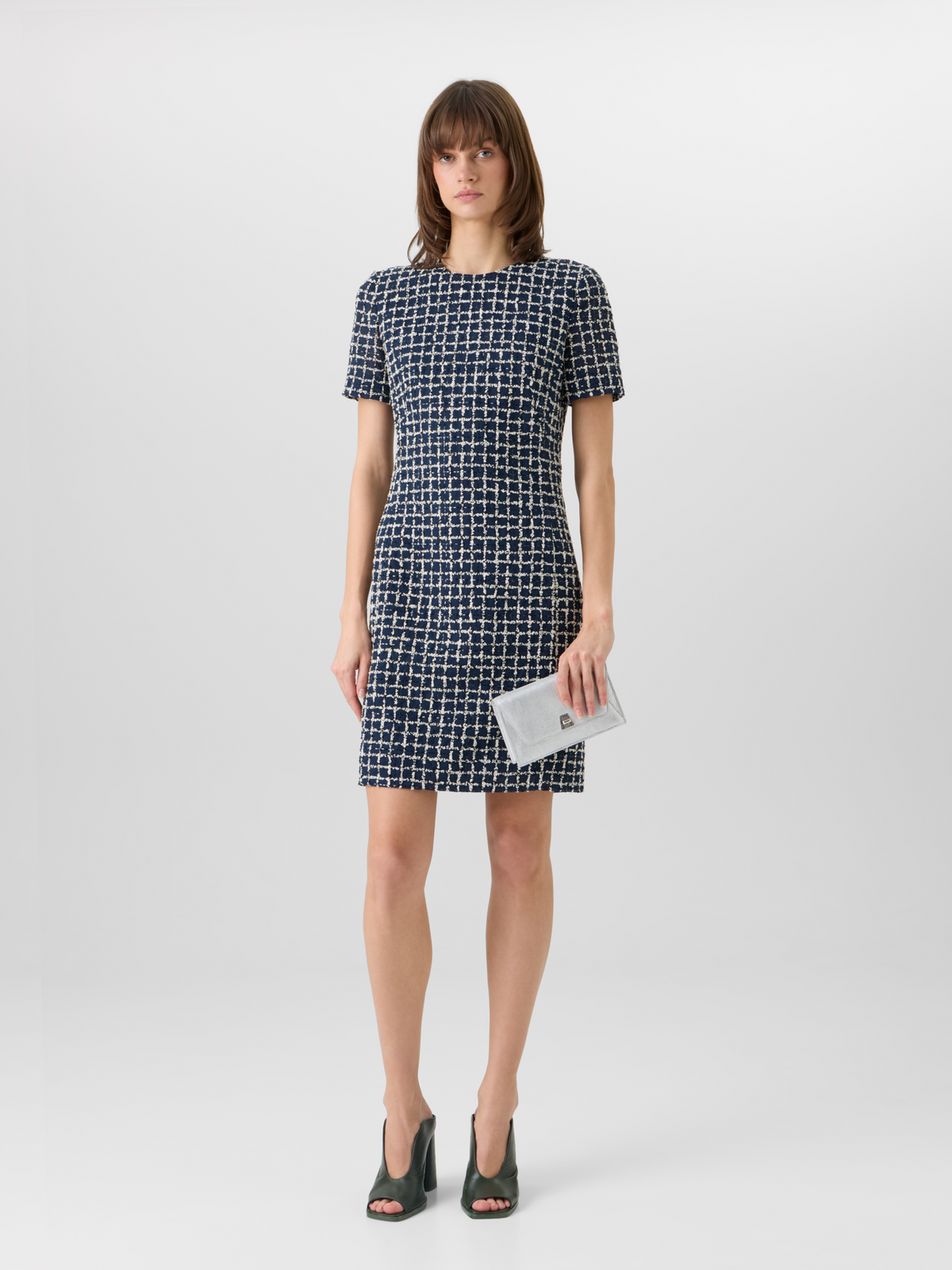Designer Kurzärmeliges Etuikleid mit Tweed-Check-Stickerei auf Voile - Blau #editorial