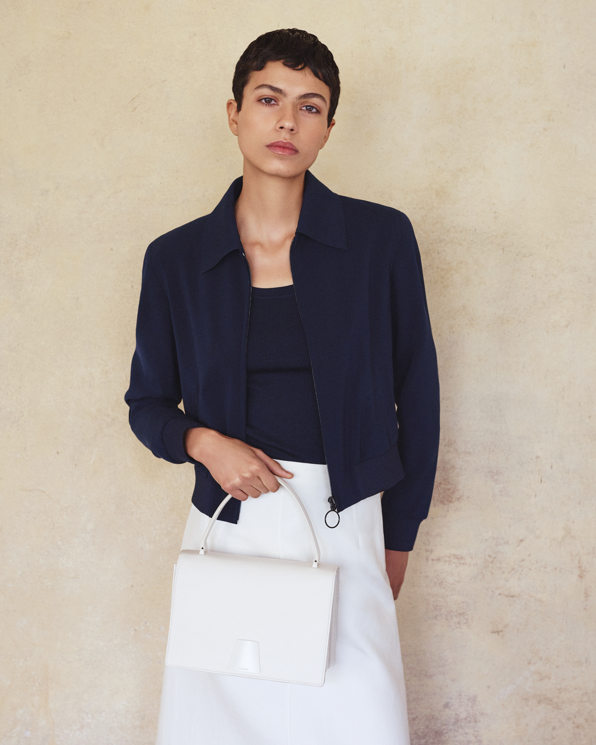 Designer Kurze Bomberjacke aus Cool Wool - Dunkelblau - Blau #editorial