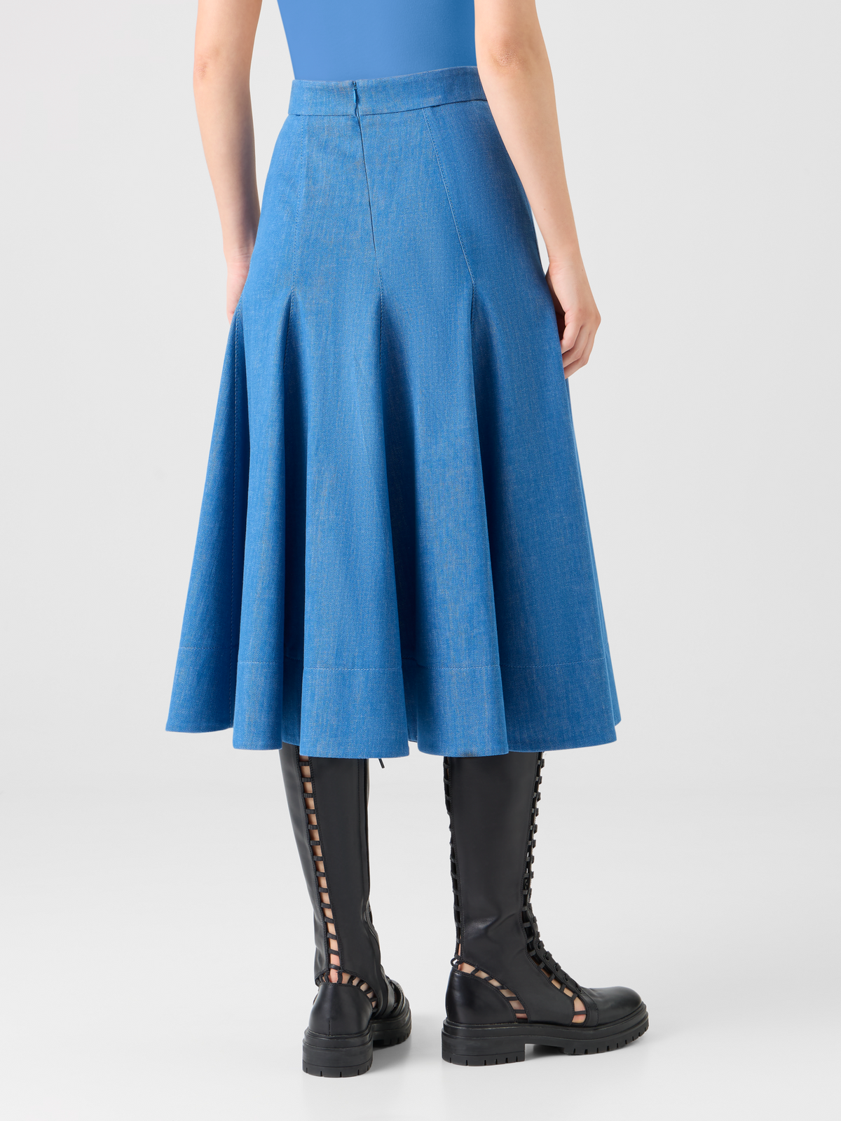 Designer Diagonaler Godet-Midirock aus Stretch-Denim aus Baumwolle - Blau #editorial