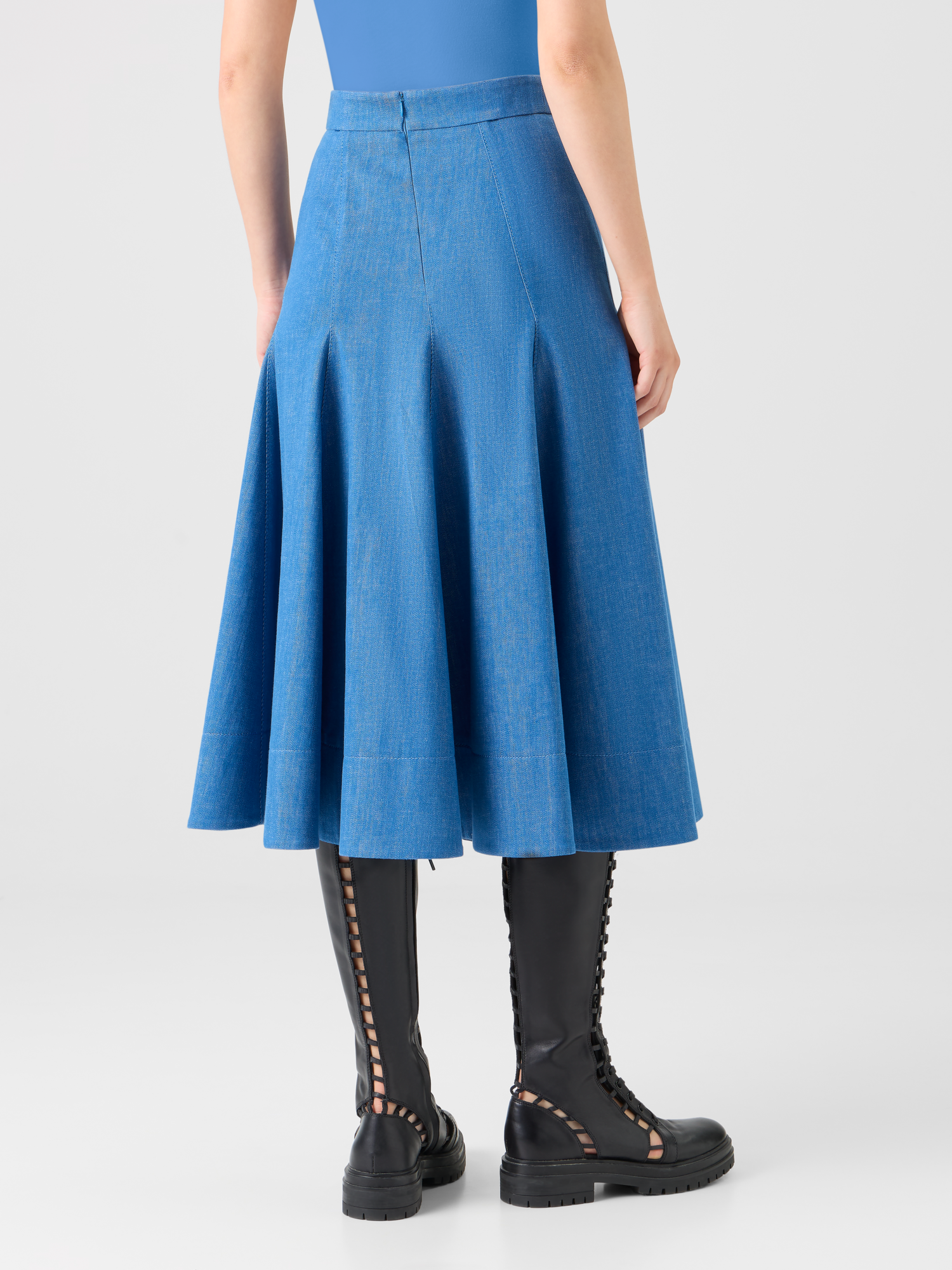 Designer Diagonaler Godet-Midirock aus Stretch-Denim aus Baumwolle - Blau 
