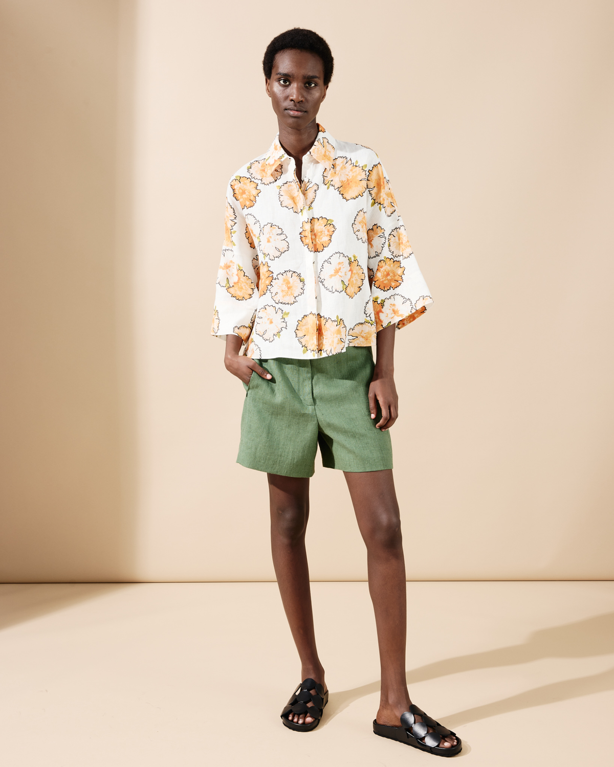 Designer Kimono-Bluse aus Leinen mit Carnation Druck - Bunt - Ecru - Orange - Weiss #editorial