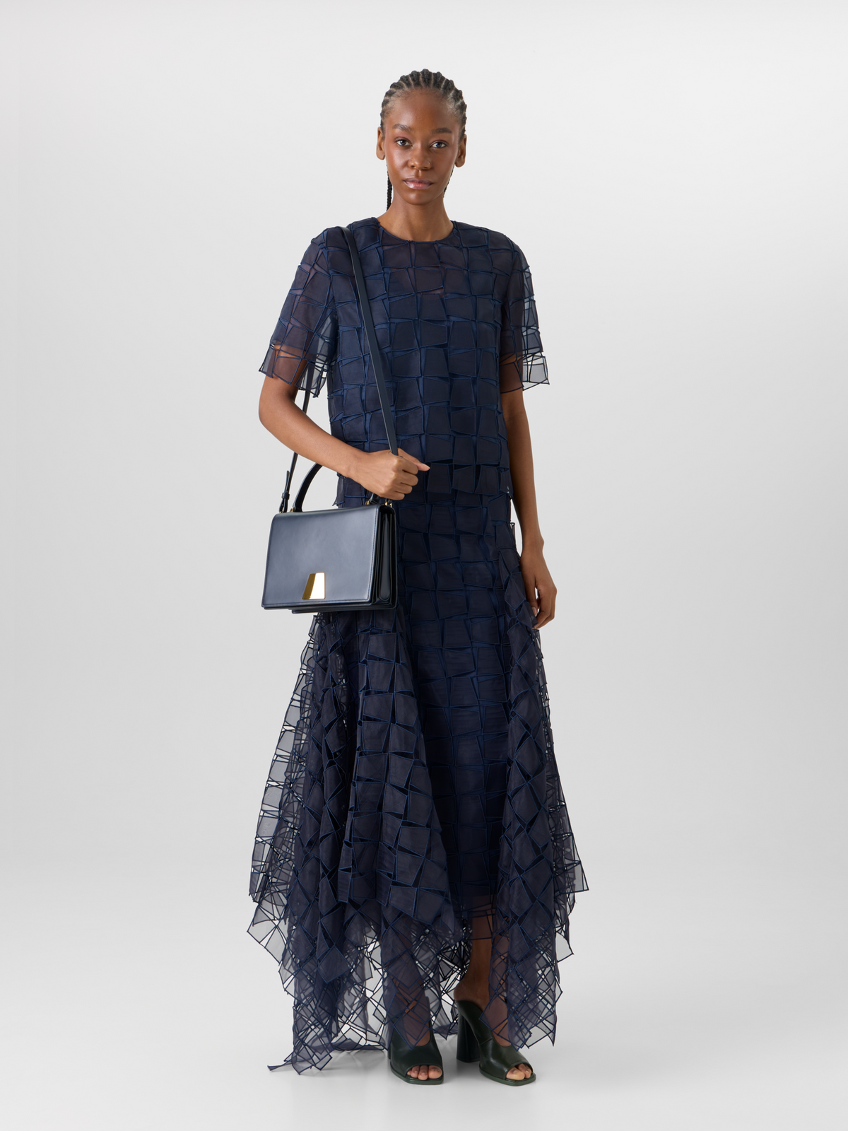 Designer Kurzärmelige Bluse mit Trapez-Stickerei aus Organza - Dunkelblau #editorial