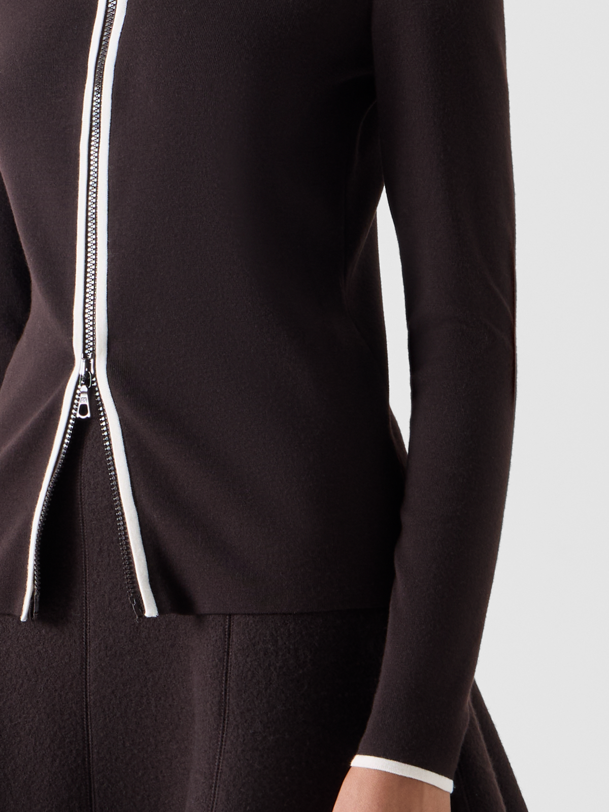 Designer Taillierter Zipp-Cardigan mit Kontrastpaspel - Braun 