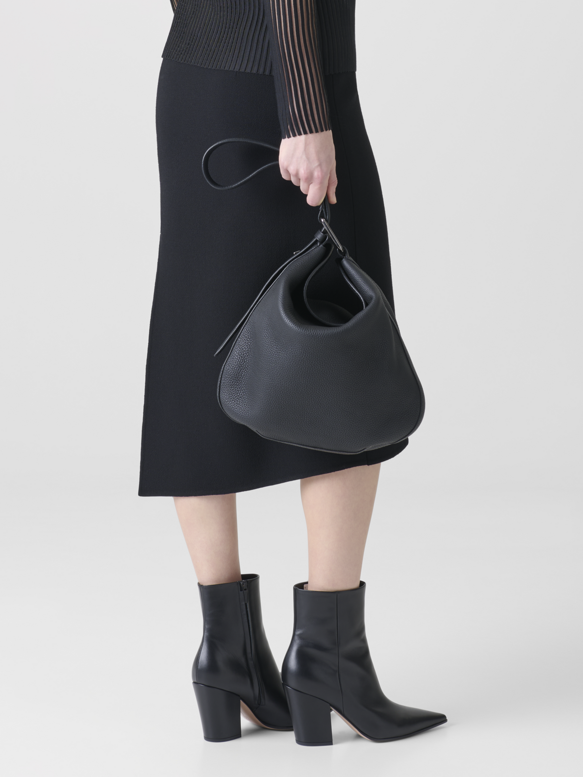Designer Anna Medium Hobo Bag - Schwarz #editorial
