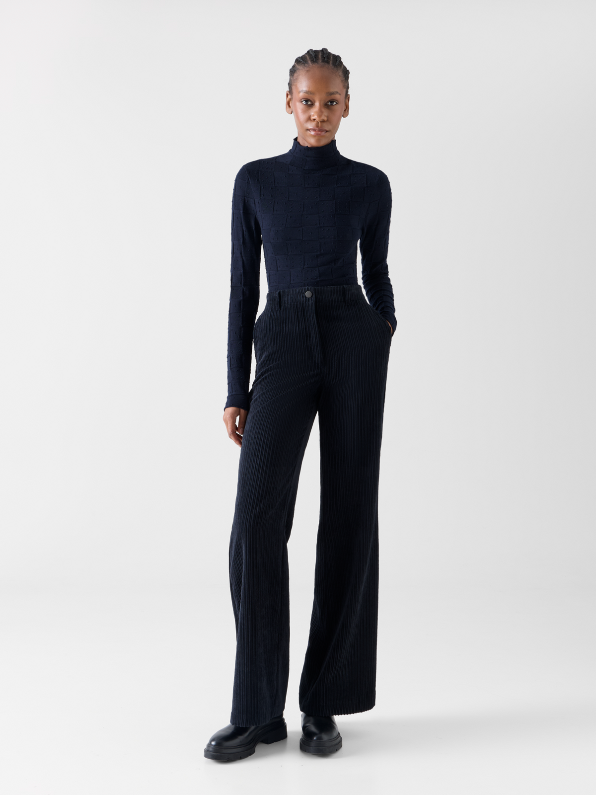 Designer Taillierter Wollpullover mit 3D Dice Strick - Dunkelblau #editorial