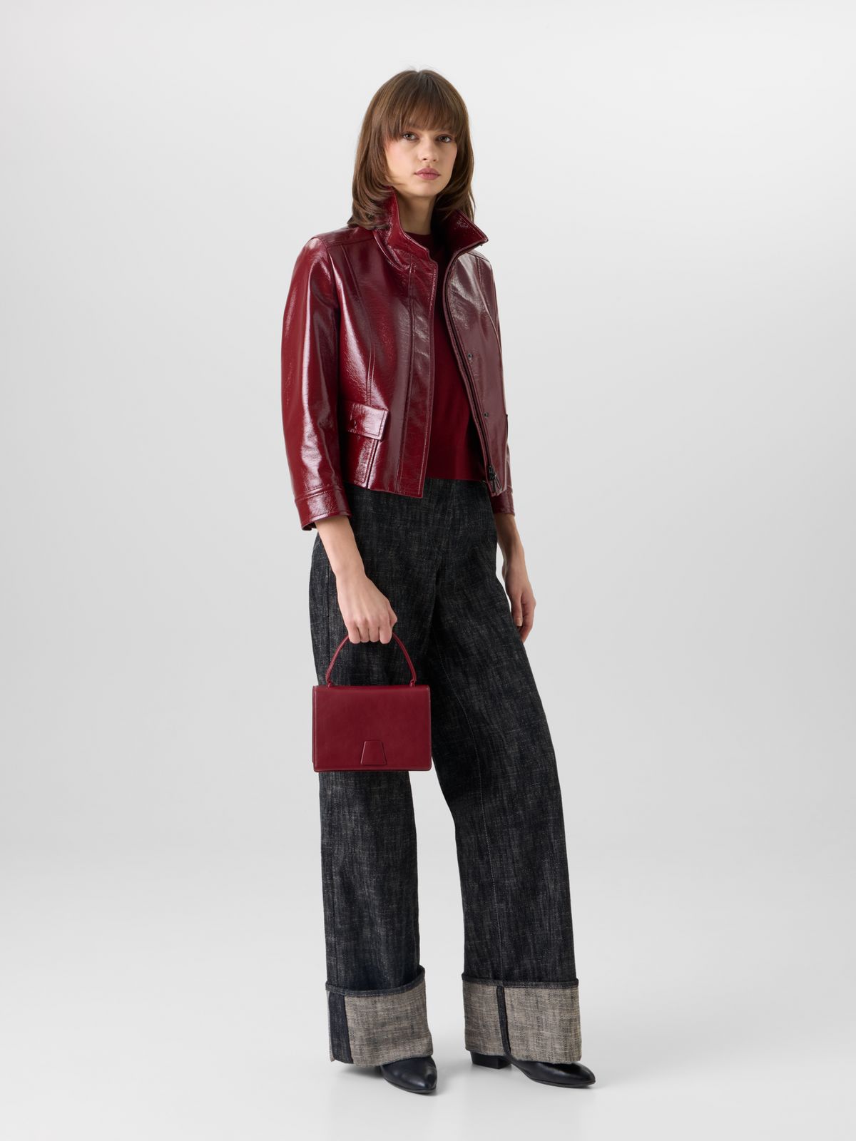 Designer Langärmelige Kurzjacke aus glänzendem Crinkle-Kunstleder - Rot #editorial
